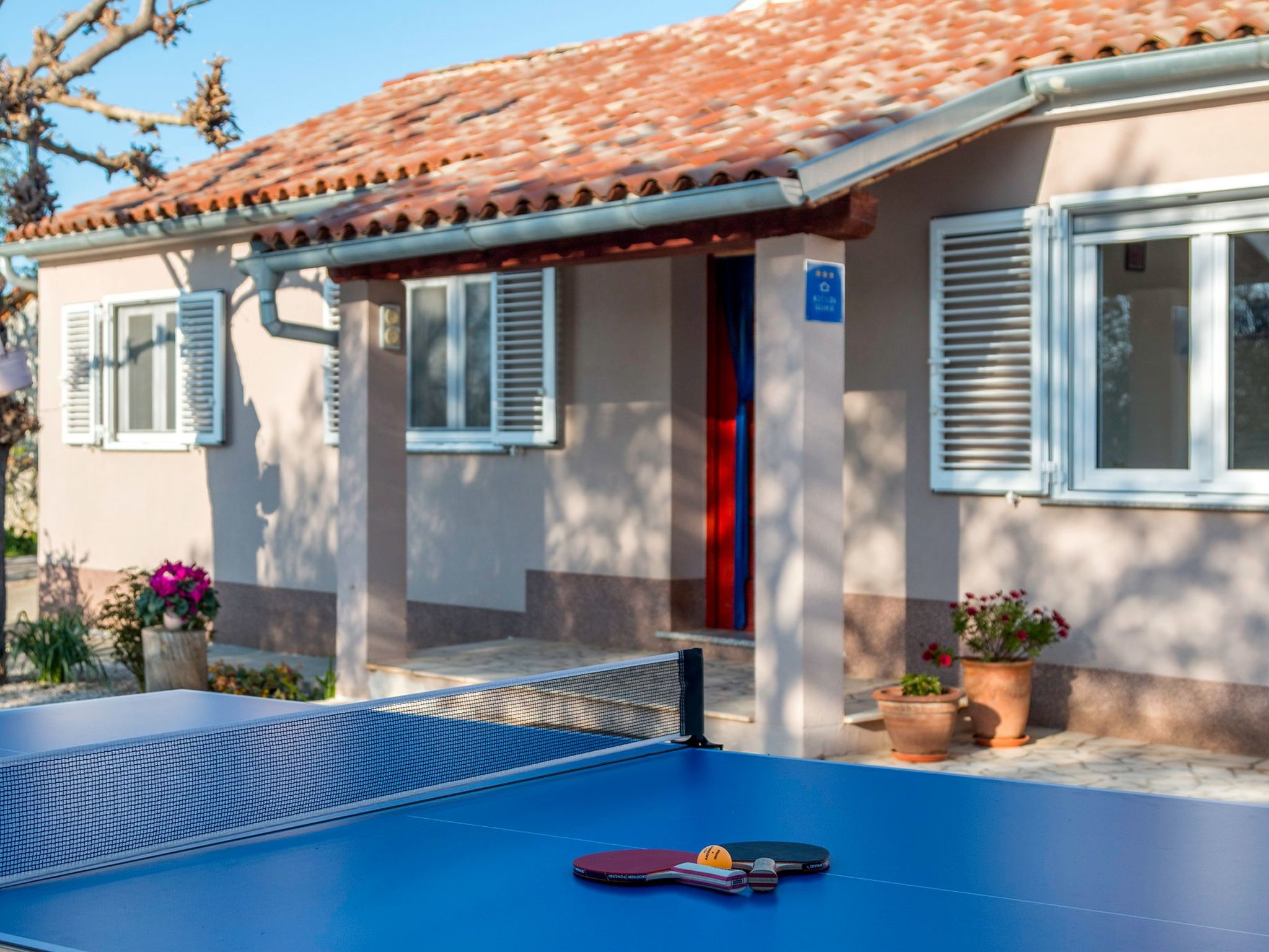 AQUA mit Pool-Dedans