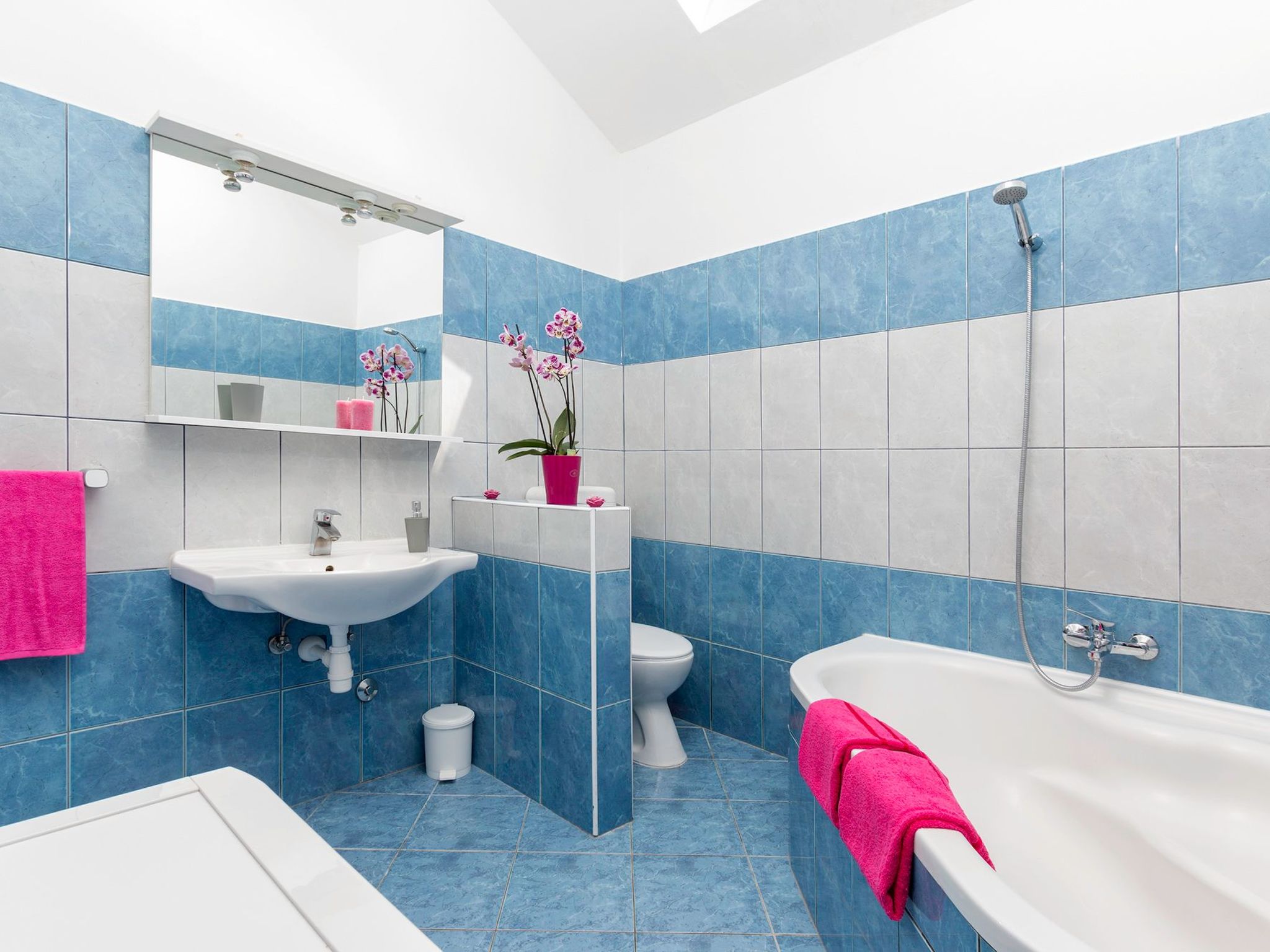 AQUA mit Pool-Dedans