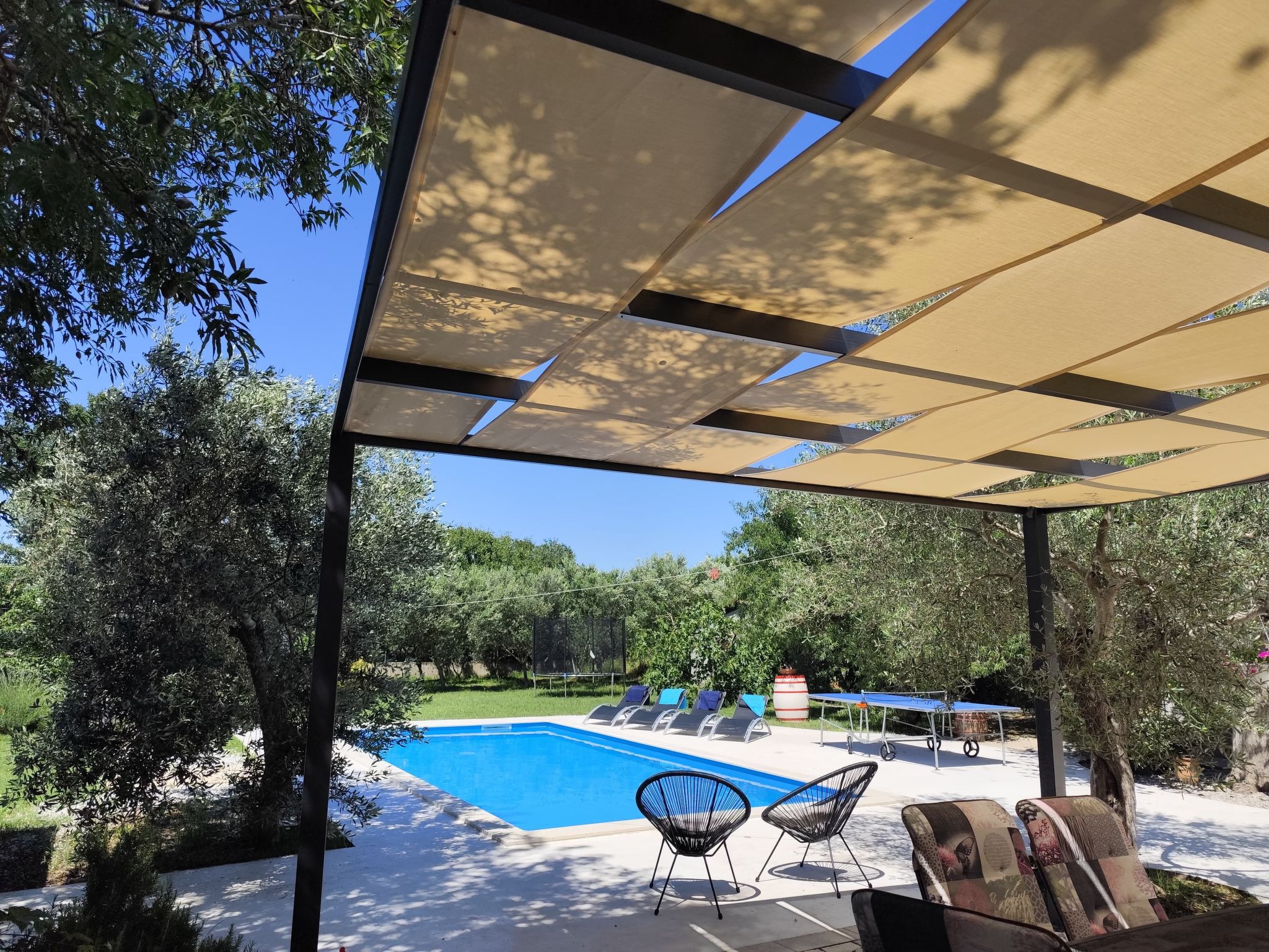 AQUA mit Pool-Dedans