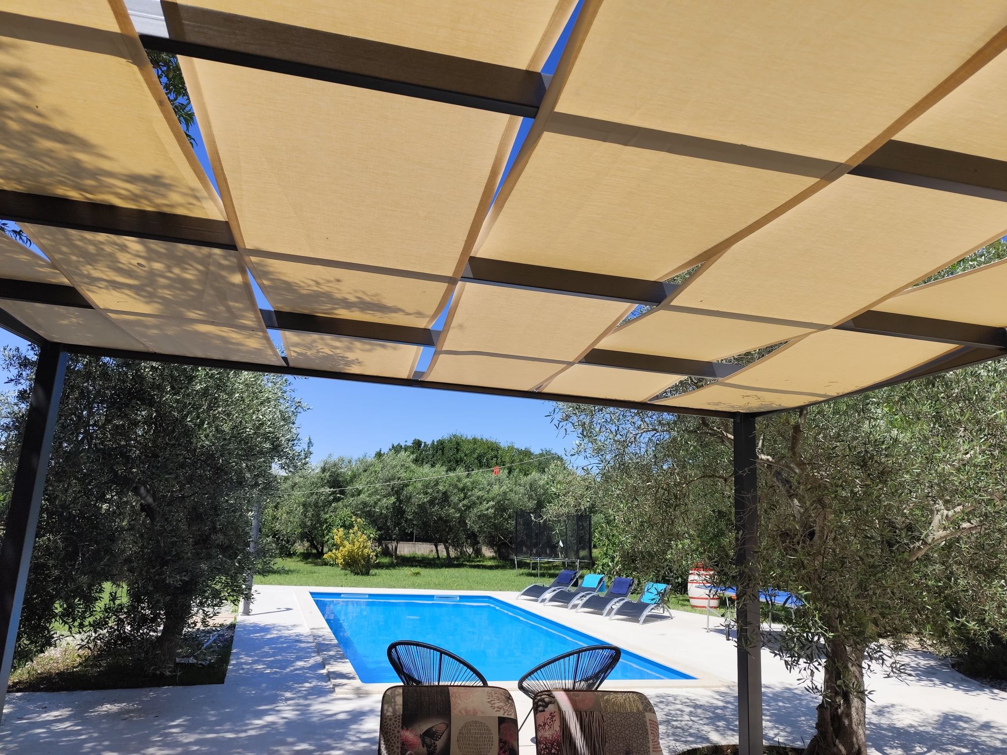 AQUA mit Pool-Dedans