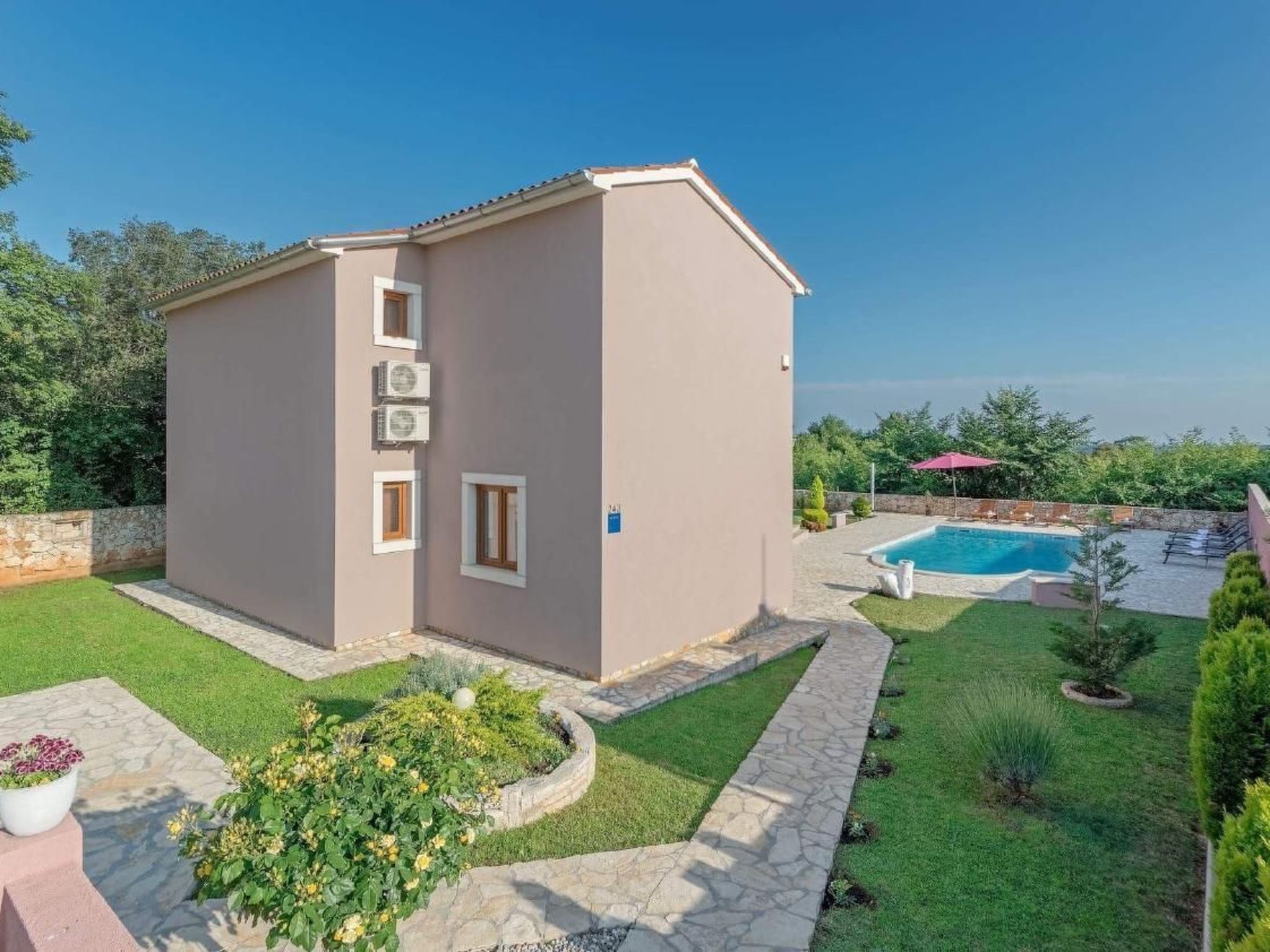 Mit Blick auf das Wasser