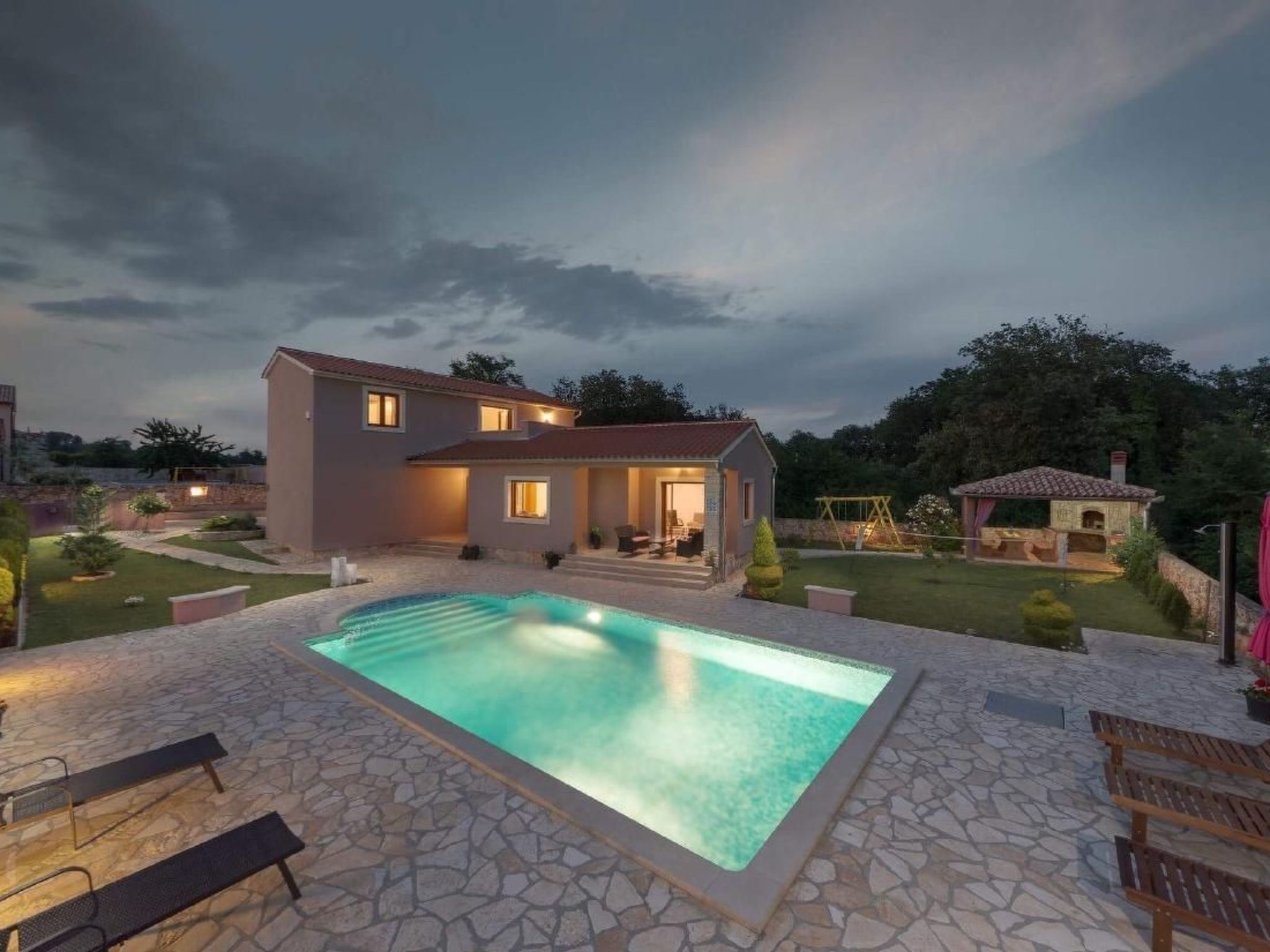 Mit Blick auf das Wasser-Draußen