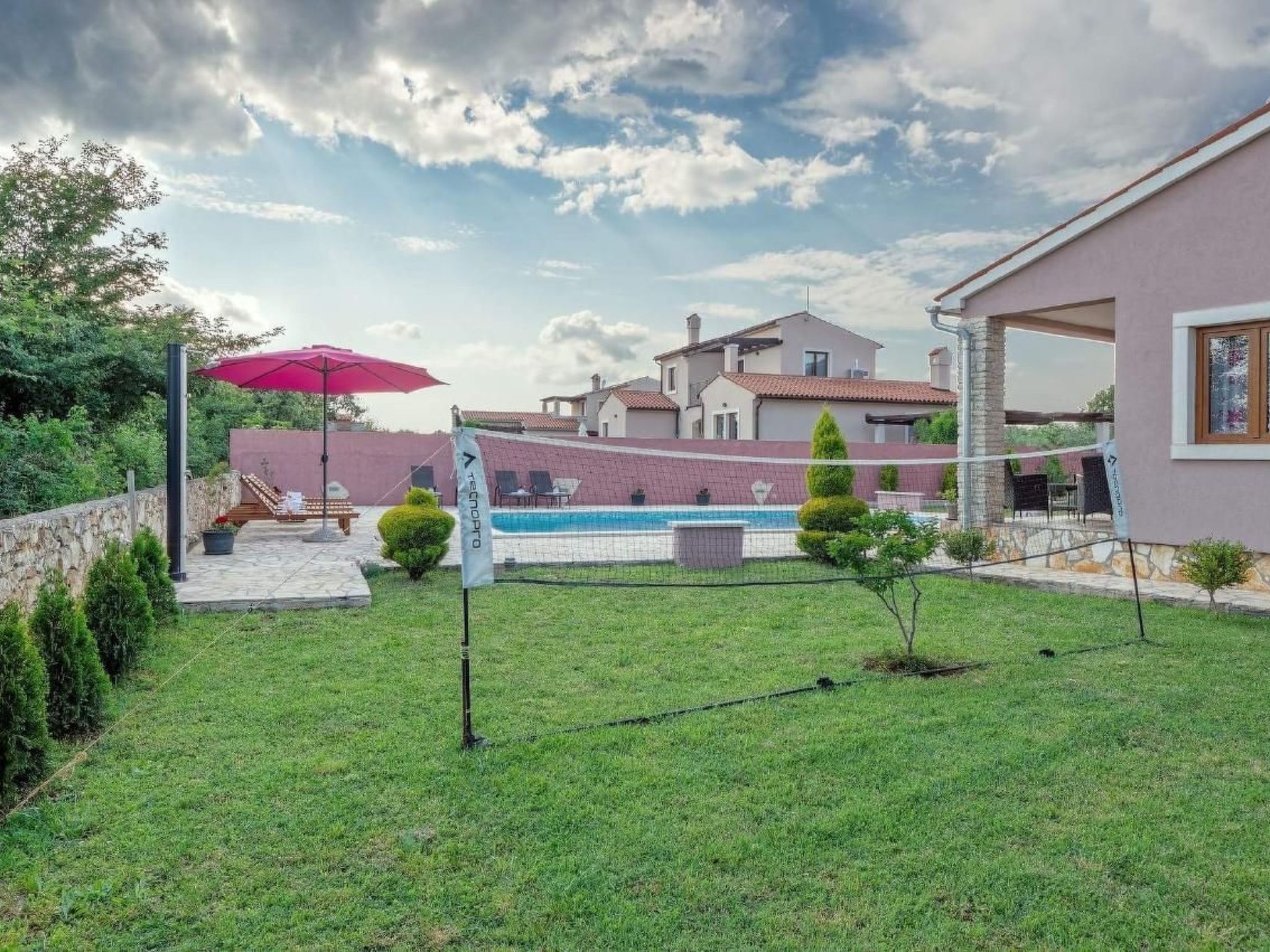 Mit Blick auf das Wasser-Draußen