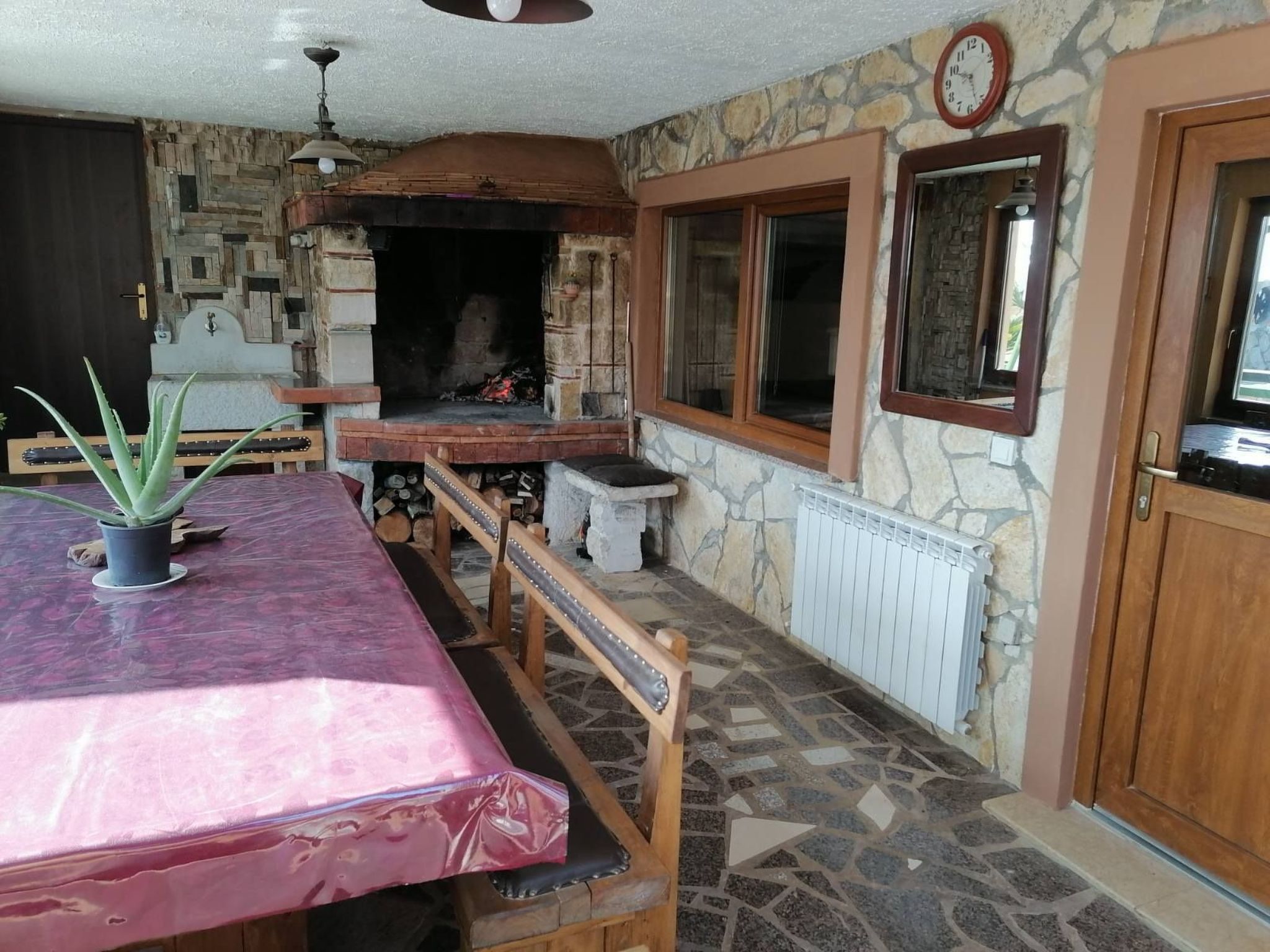 Schönes Haus in Pomer mit privatem Parkplatz-Drinnen