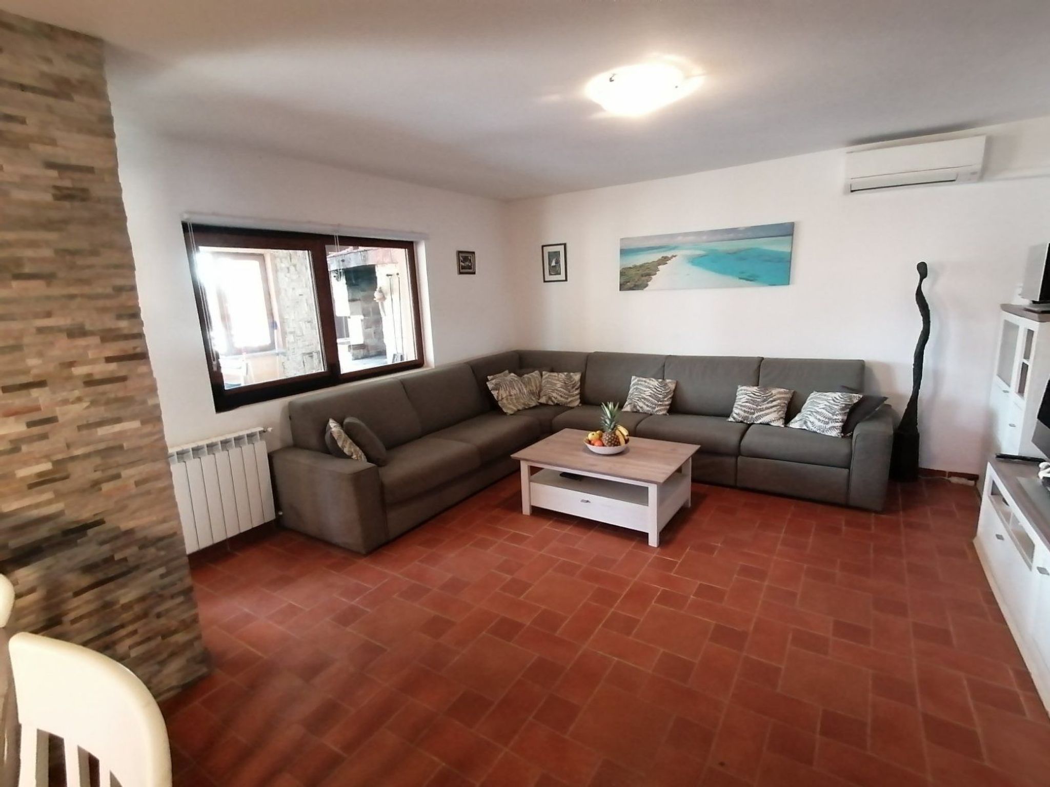 Schönes Haus in Pomer mit privatem Parkplatz-Drinnen