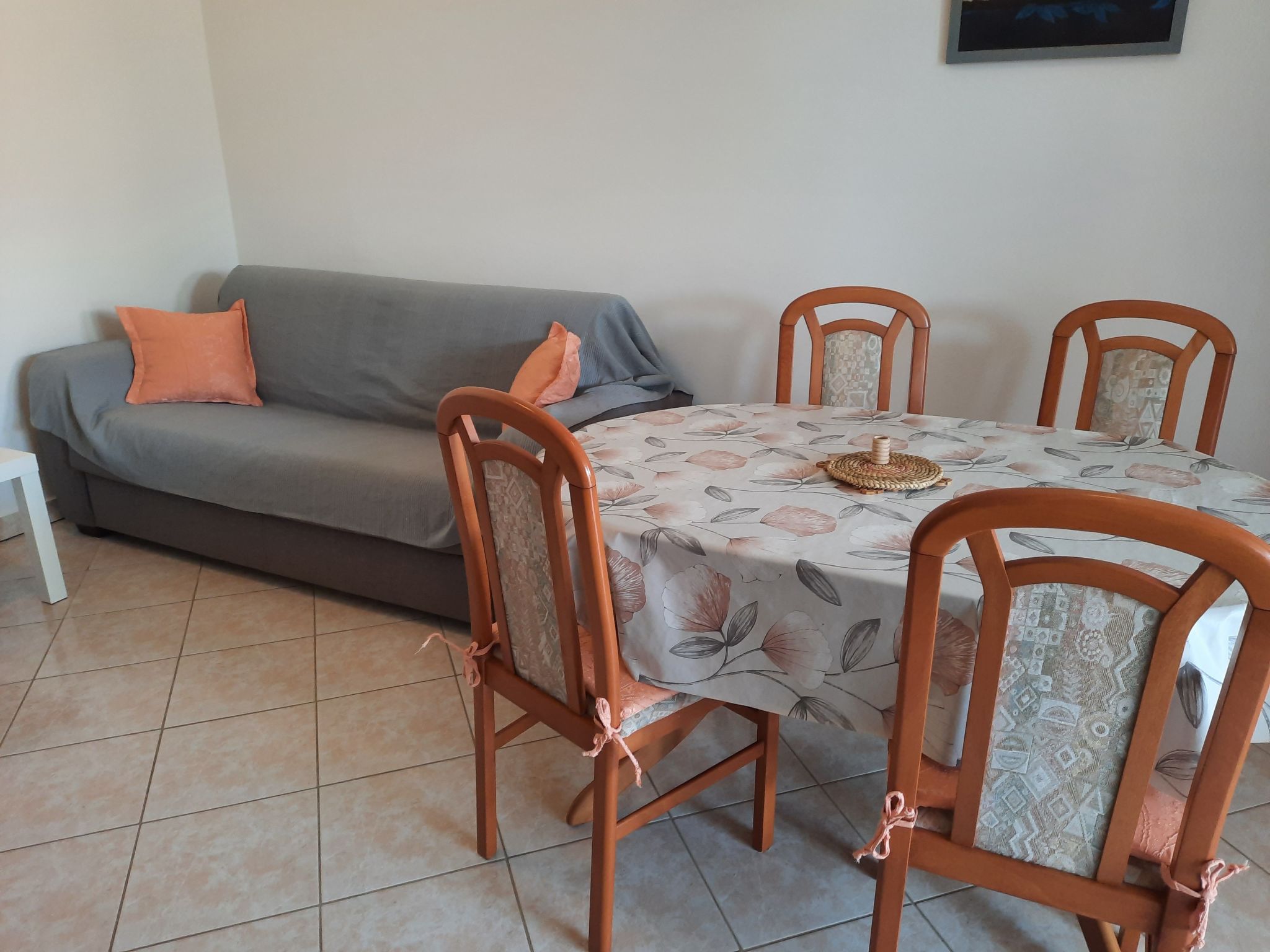 Mit privater Terrasse-Drinnen