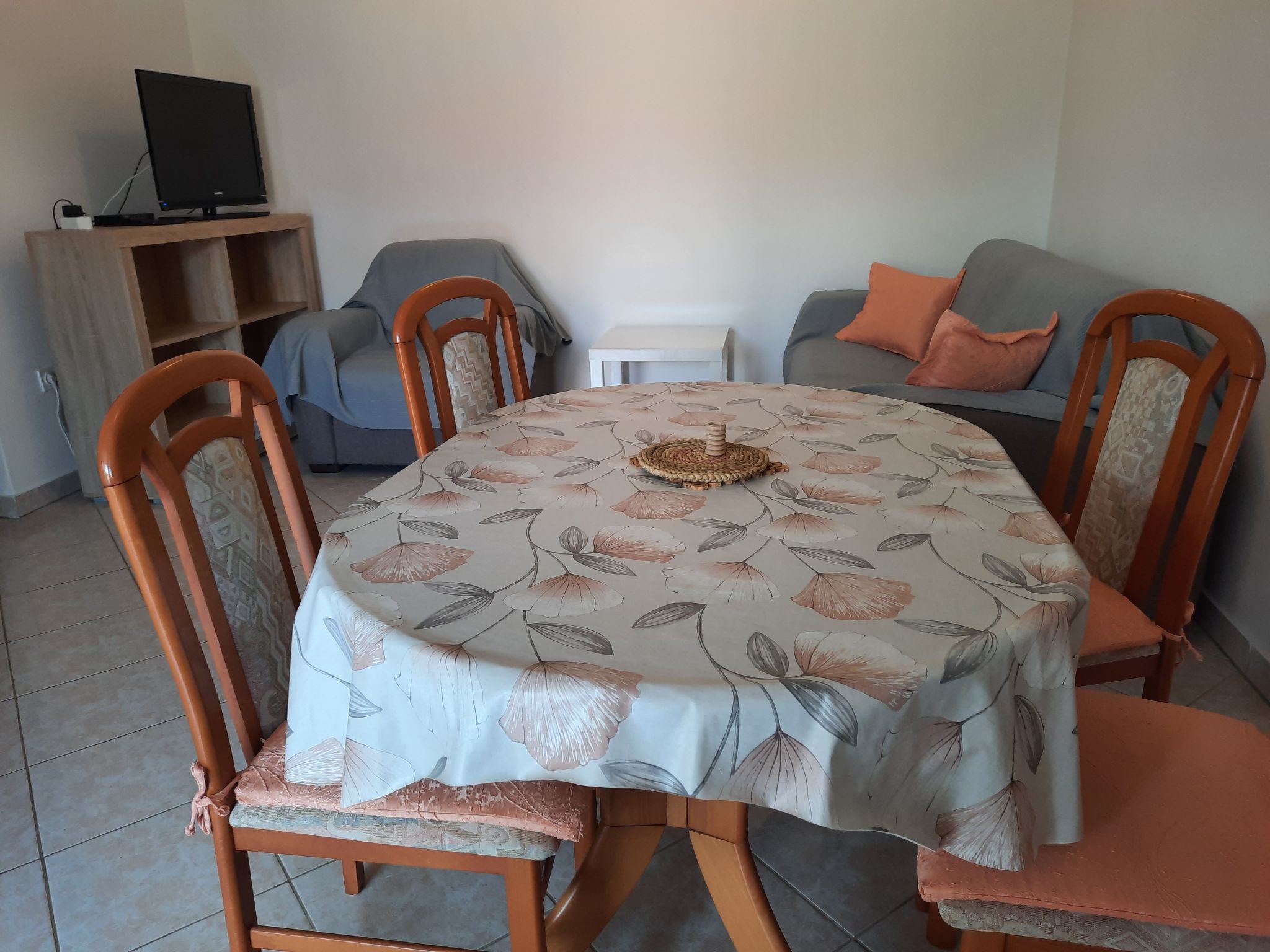 Mit privater Terrasse-Drinnen