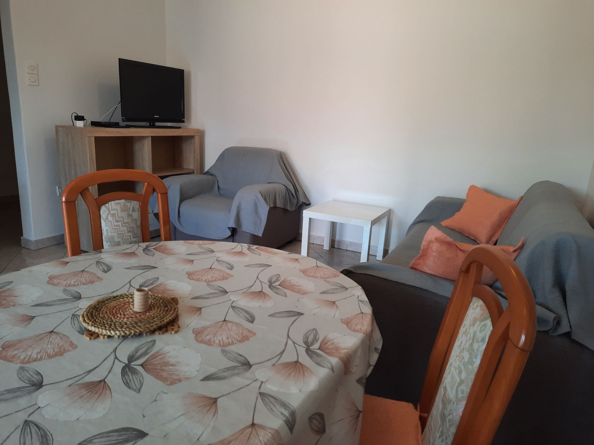 Mit privater Terrasse-Drinnen