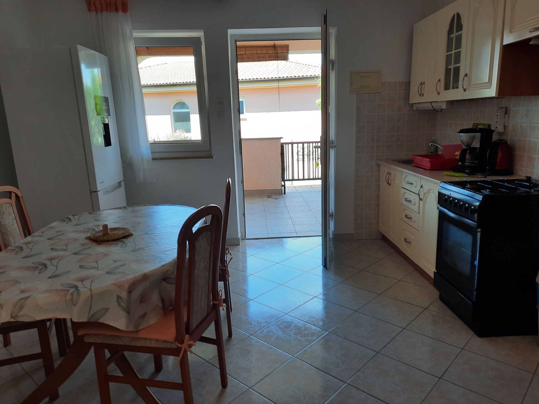 Mit privater Terrasse-Drinnen