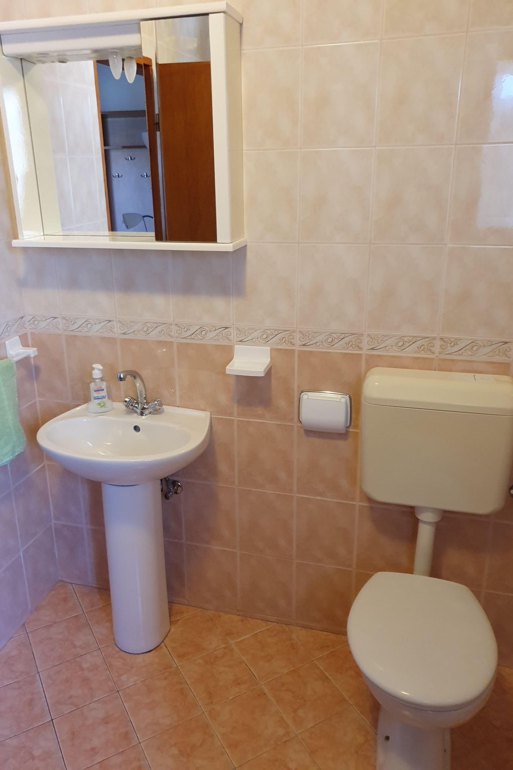 Mit privater Terrasse-Drinnen