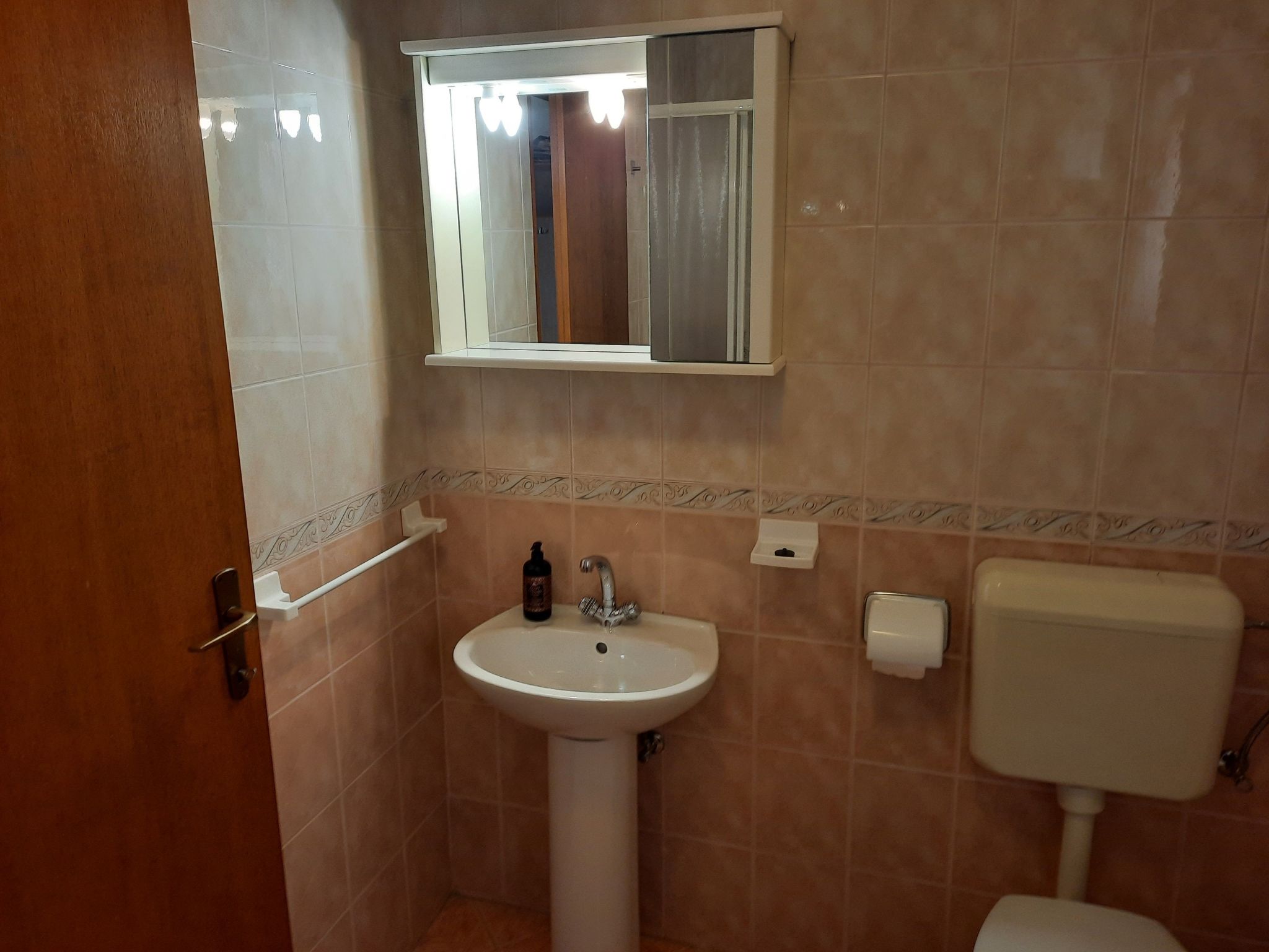 Mit privater Terrasse-Drinnen