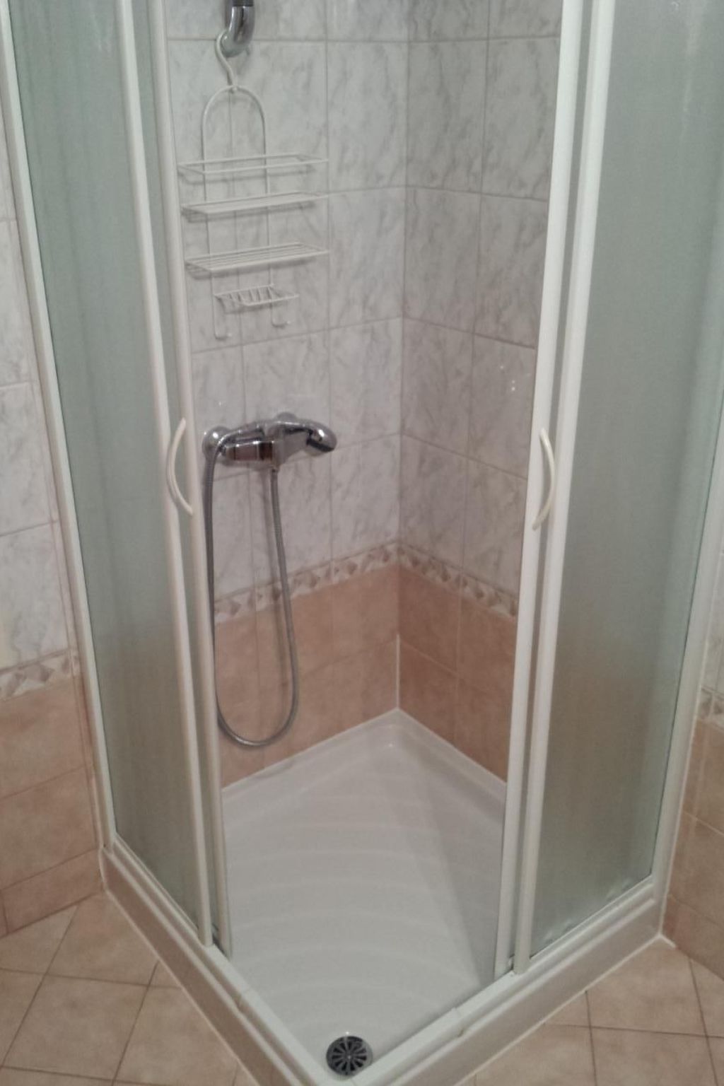 Mit Blick auf das Wasser-Drinnen