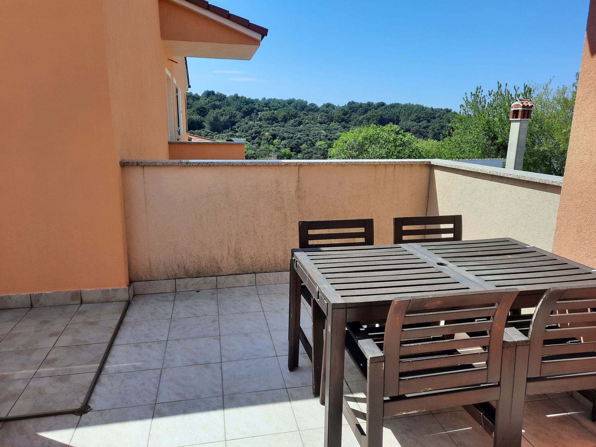 Apartment mit Balkon für zwei bis vier Personen-Drinnen