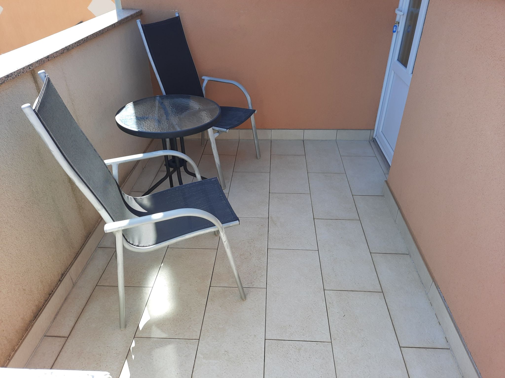 Apartment mit Balkon für zwei bis vier Personen-Drinnen