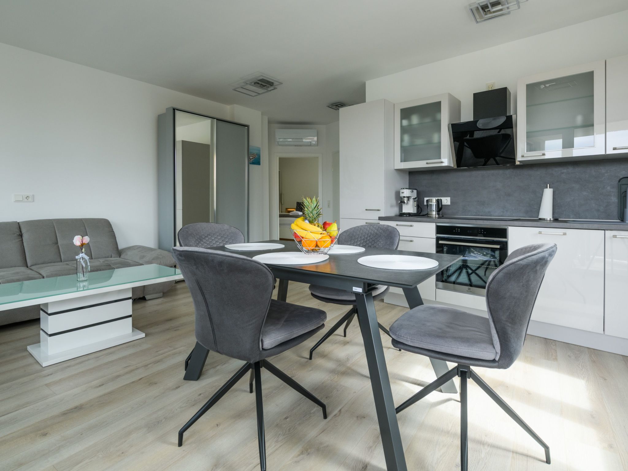 MA Premantura Luxus Apartment Nr. 2 mit Meerblick und Parkplatz für 2+2 Persone-Drinnen