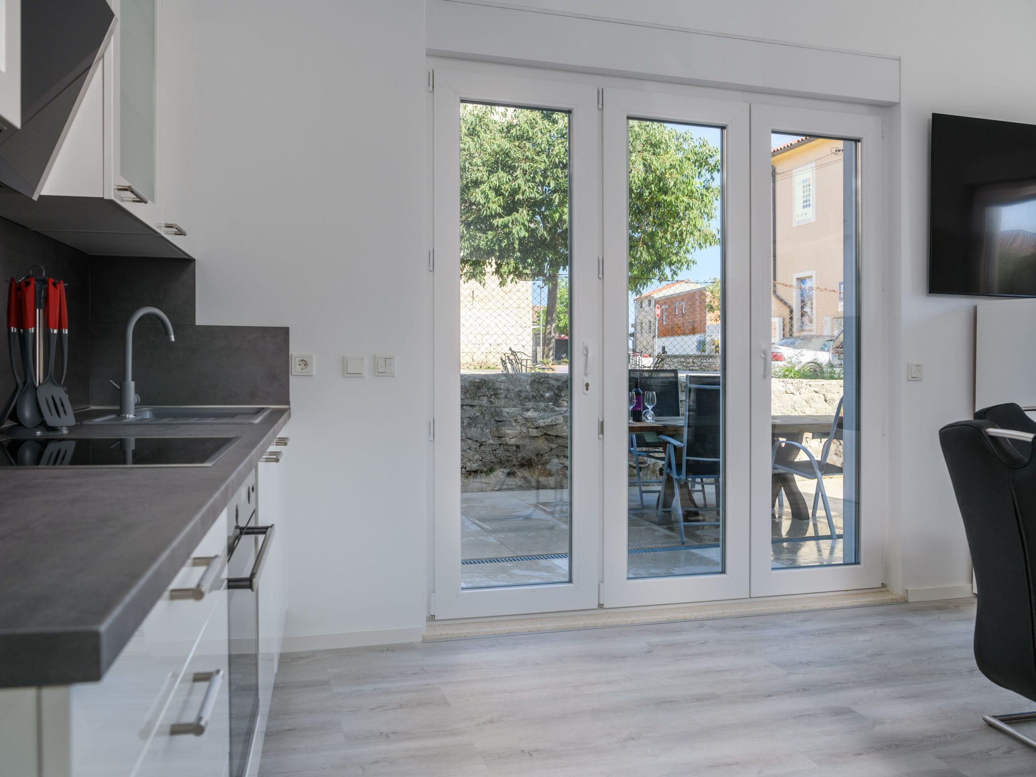 MA Premantura Luxusappartement Nr. 1 mit Terrasse und Parkplatz für 2+2 Persone-Drinnen