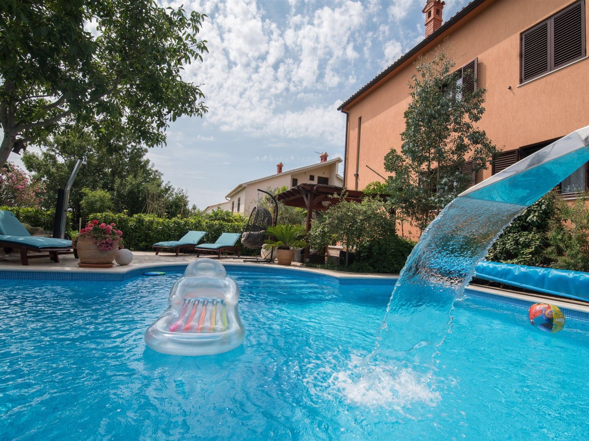 Photo of Elegantes Familienappartement mit privatem Pool
