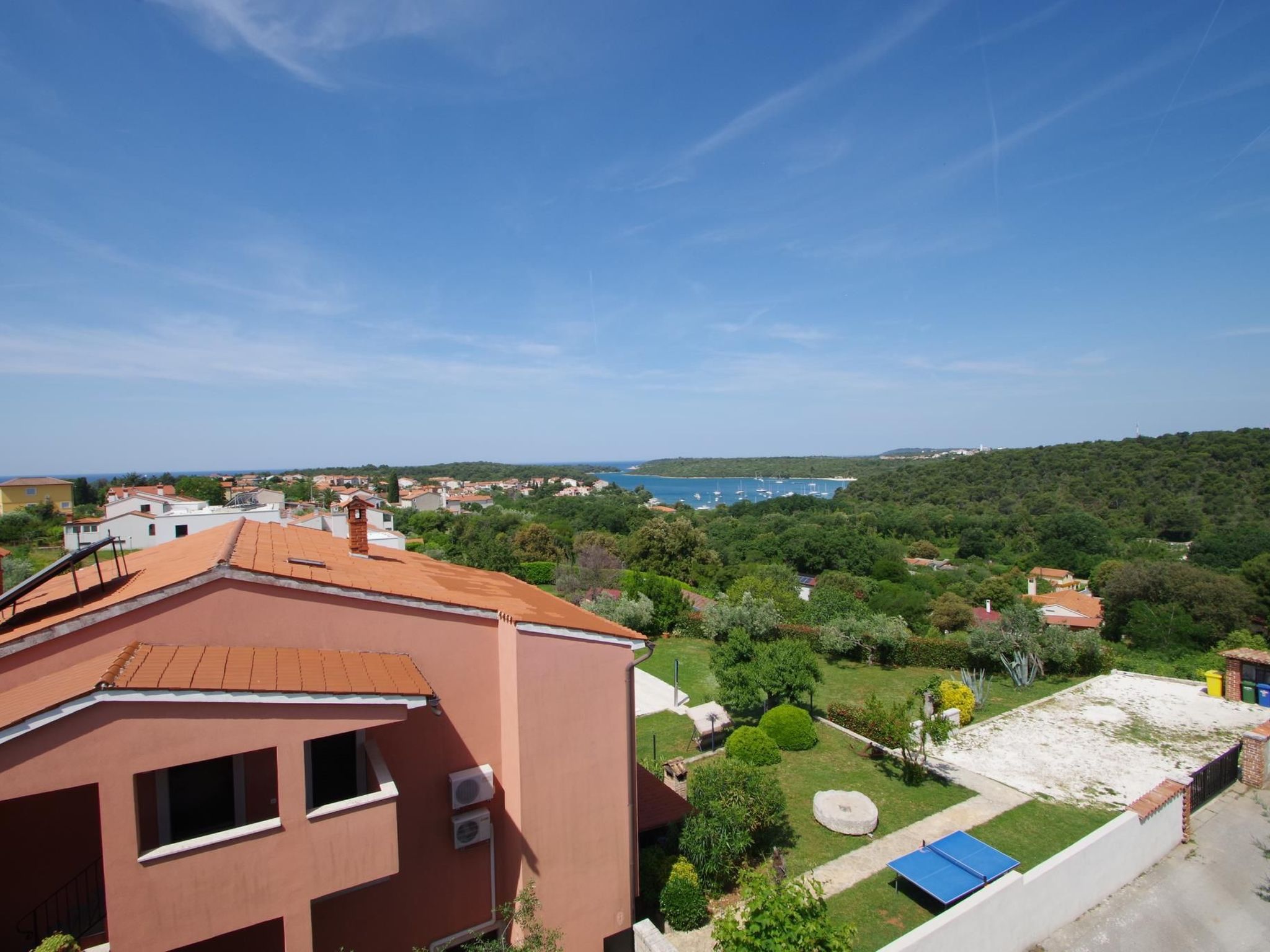 In Banjole mit Gemeinschaftspool-Buiten