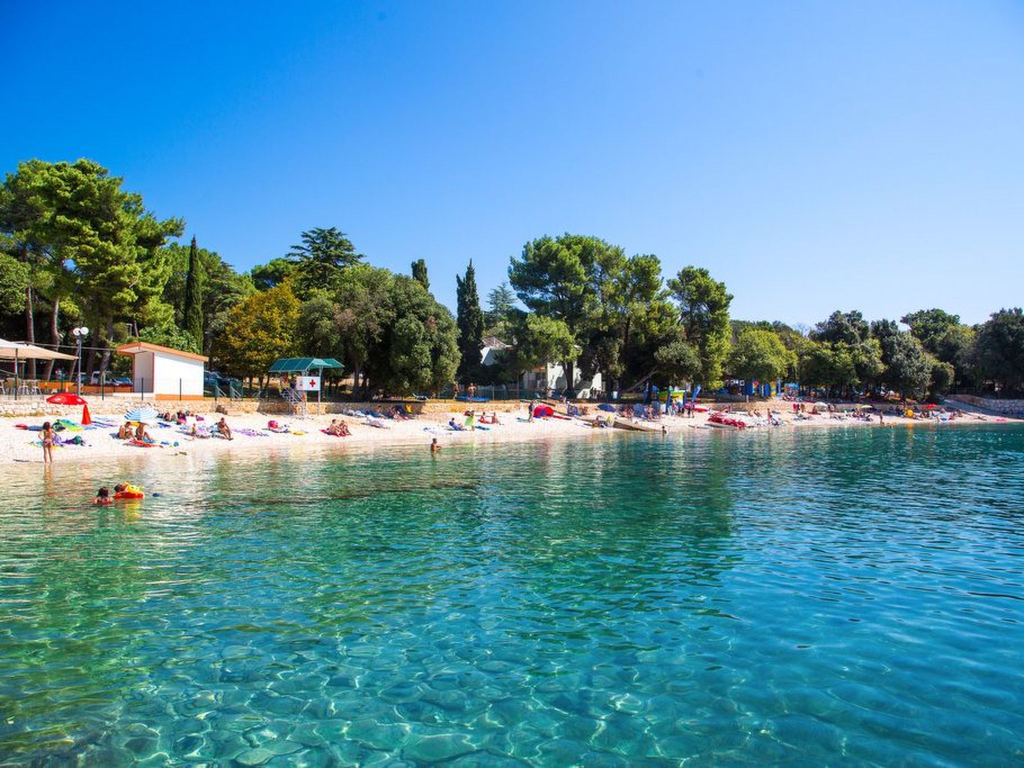 In Banjole mit Gemeinschaftspool-Buiten