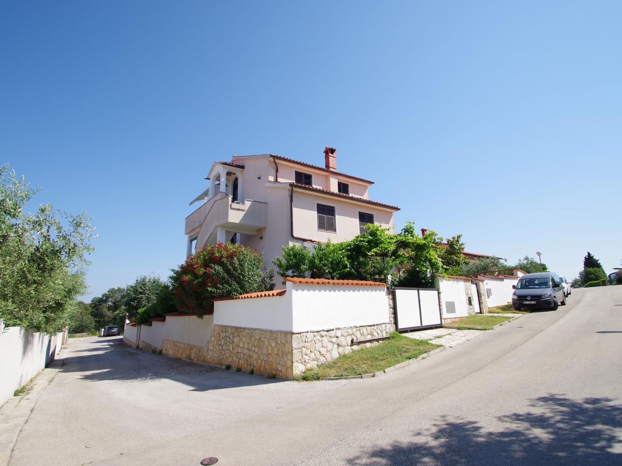 In Banjole mit Gemeinschaftspool-Buiten