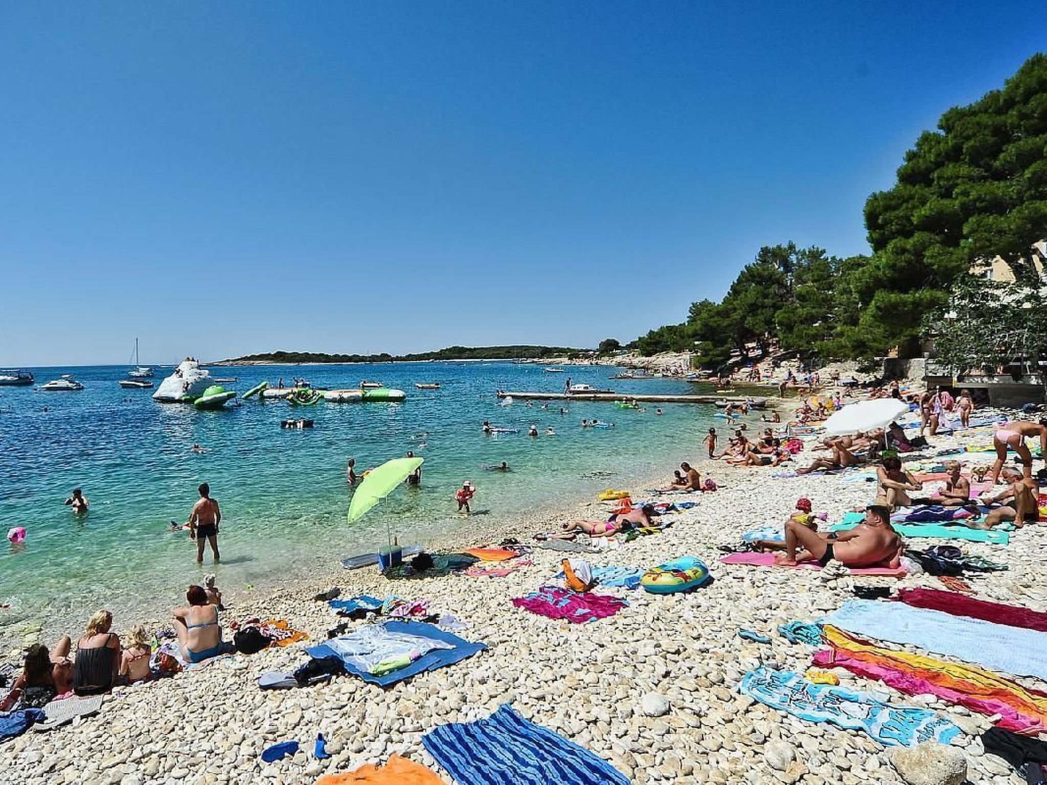 In Banjole mit Gemeinschaftspool-Buiten