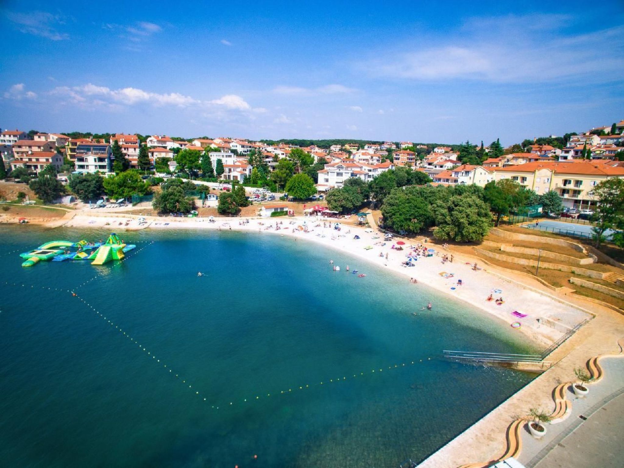 Photo of Schönes Apartment in Pješčana Uvala, Strand in der Nähe