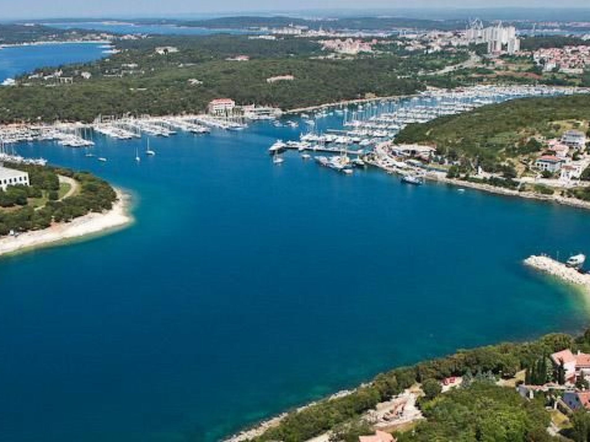 Schönes Apartment in Pješčana Uvala, Strand in der Nähe-Image-tags.info