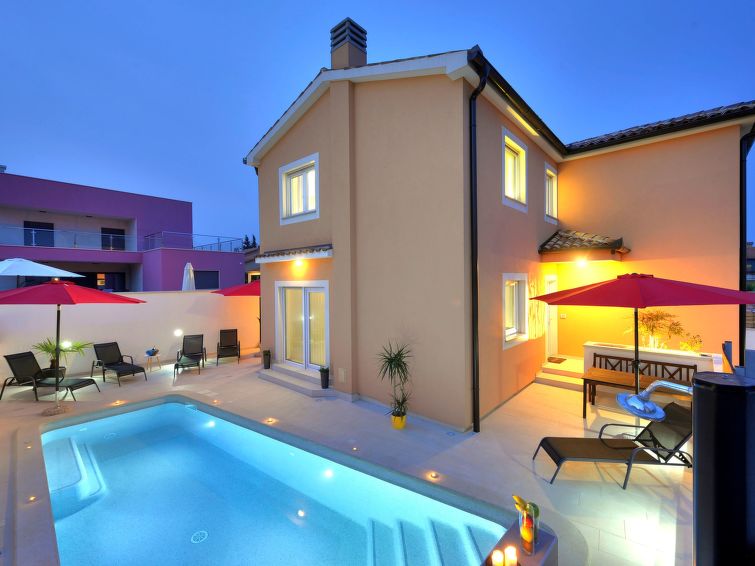 "Villa Amosa" - Pola