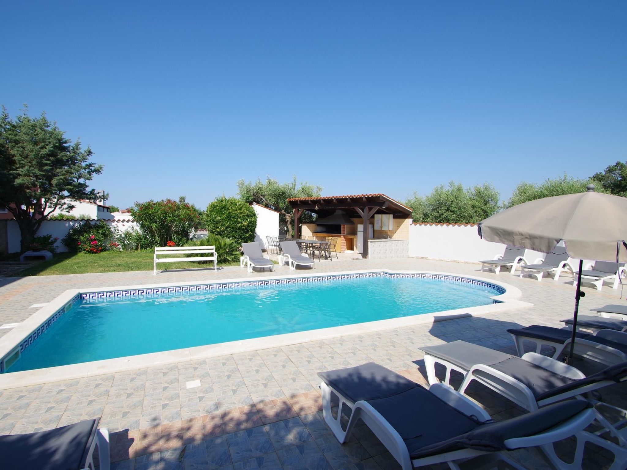 Wohnung in Banjole mit großem Garten-Buiten