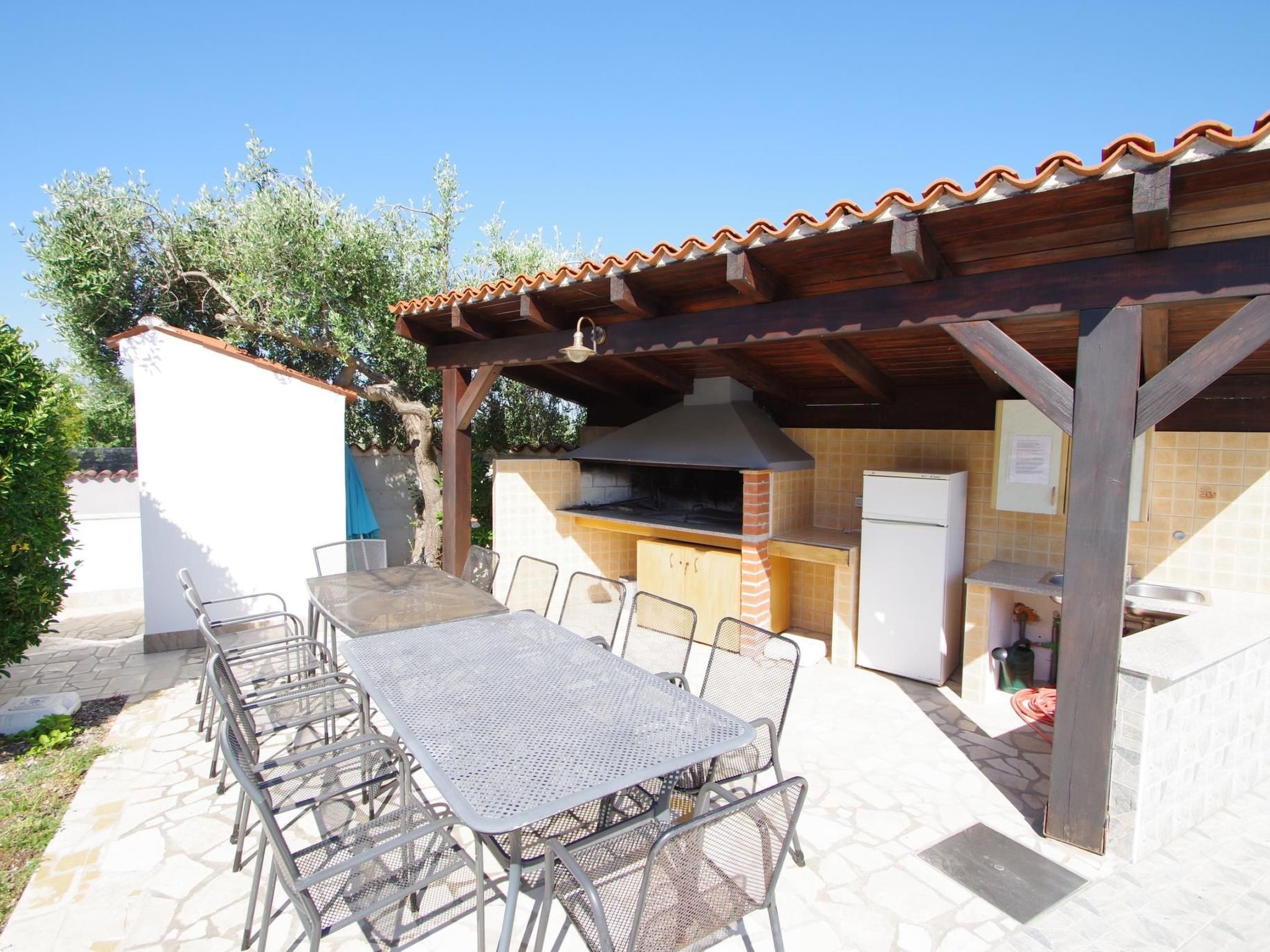 Wohnung in Banjole mit großem Garten-Buiten