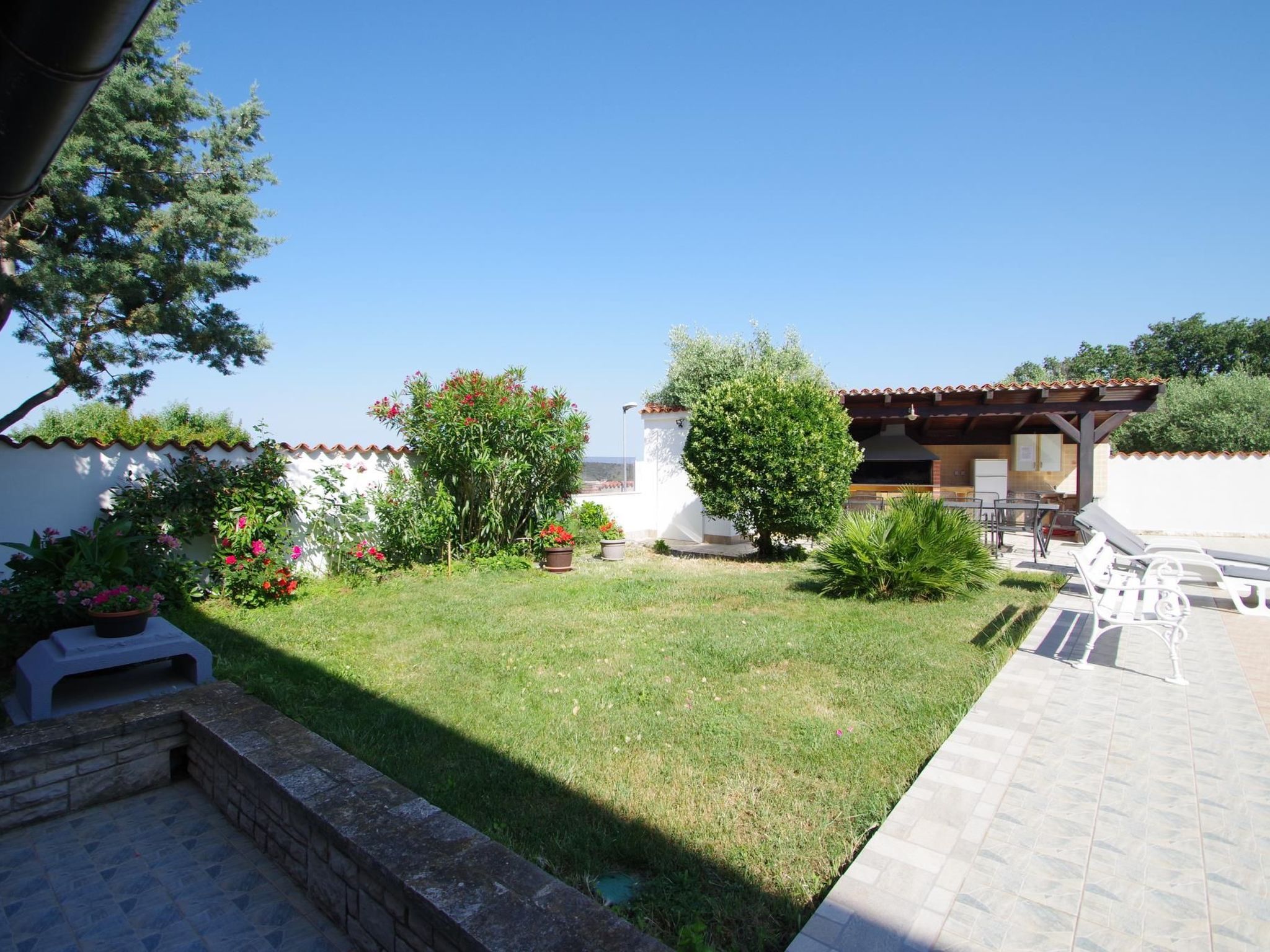 Wohnung in Banjole mit großem Garten-Buiten