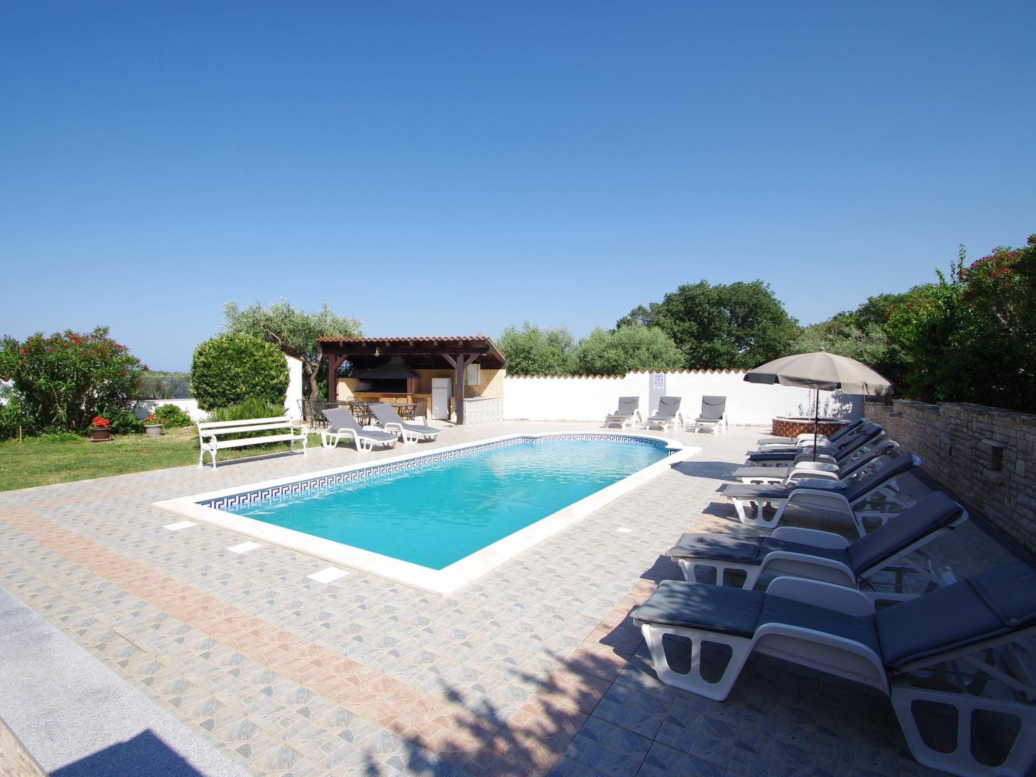 Wohnung in Banjole mit großem Garten-Buiten