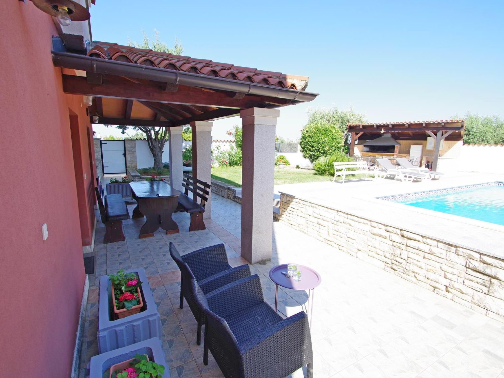 Wohnung in Banjole mit großem Garten-Buiten