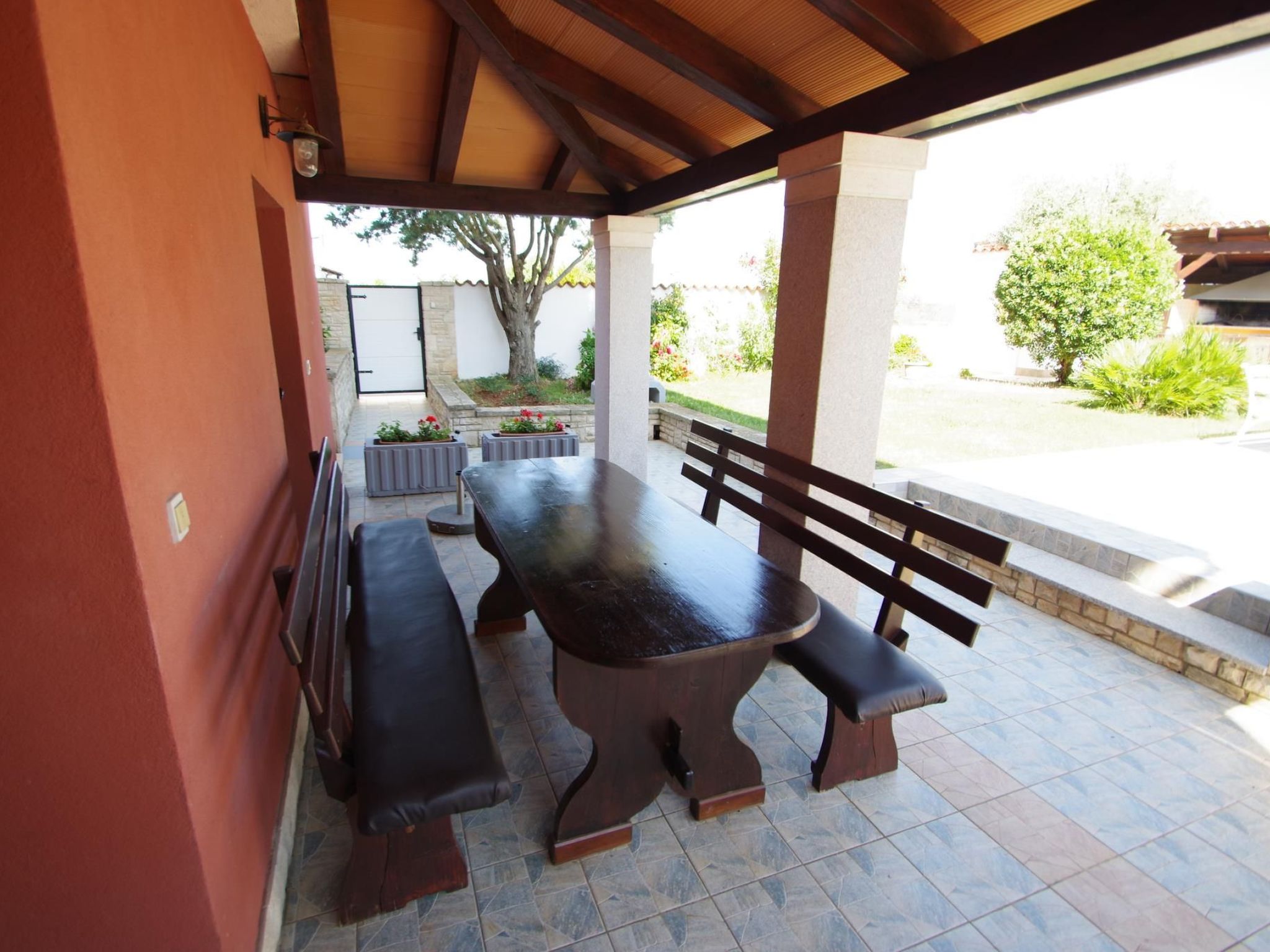 Wohnung in Banjole mit großem Garten-Buiten