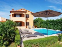 mit privatem Pool und Garten