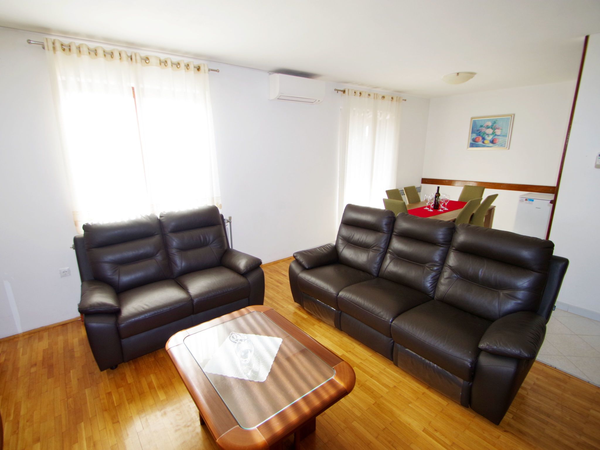 Photo of mit privatem Pool und Garten