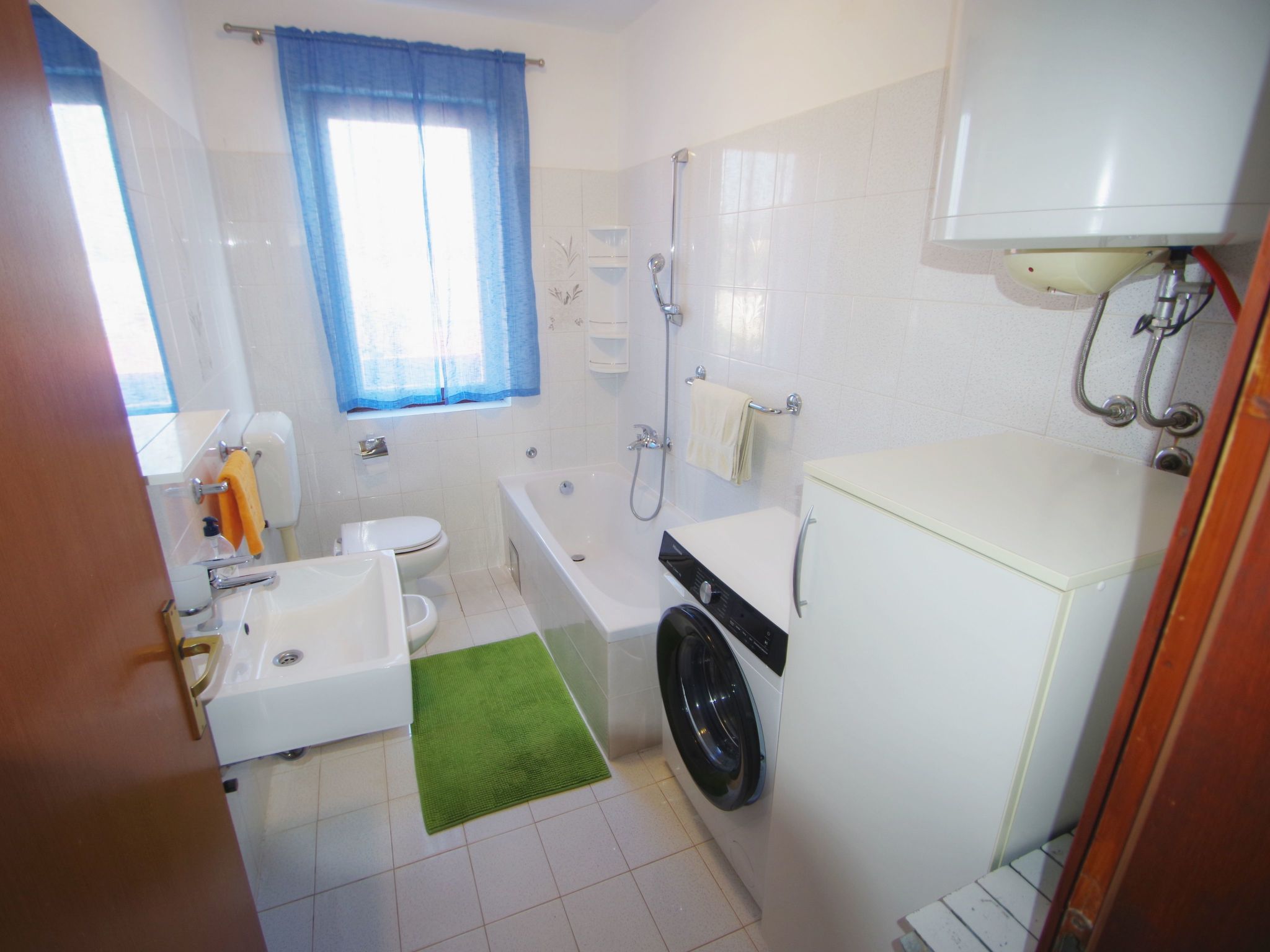 Photo of mit privatem Pool und Garten