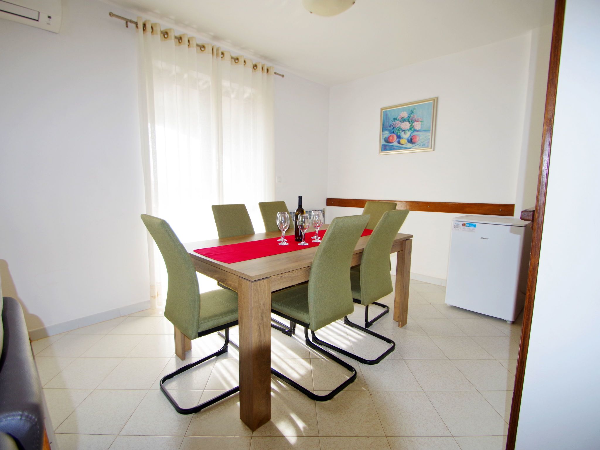 Photo of mit privatem Pool und Garten