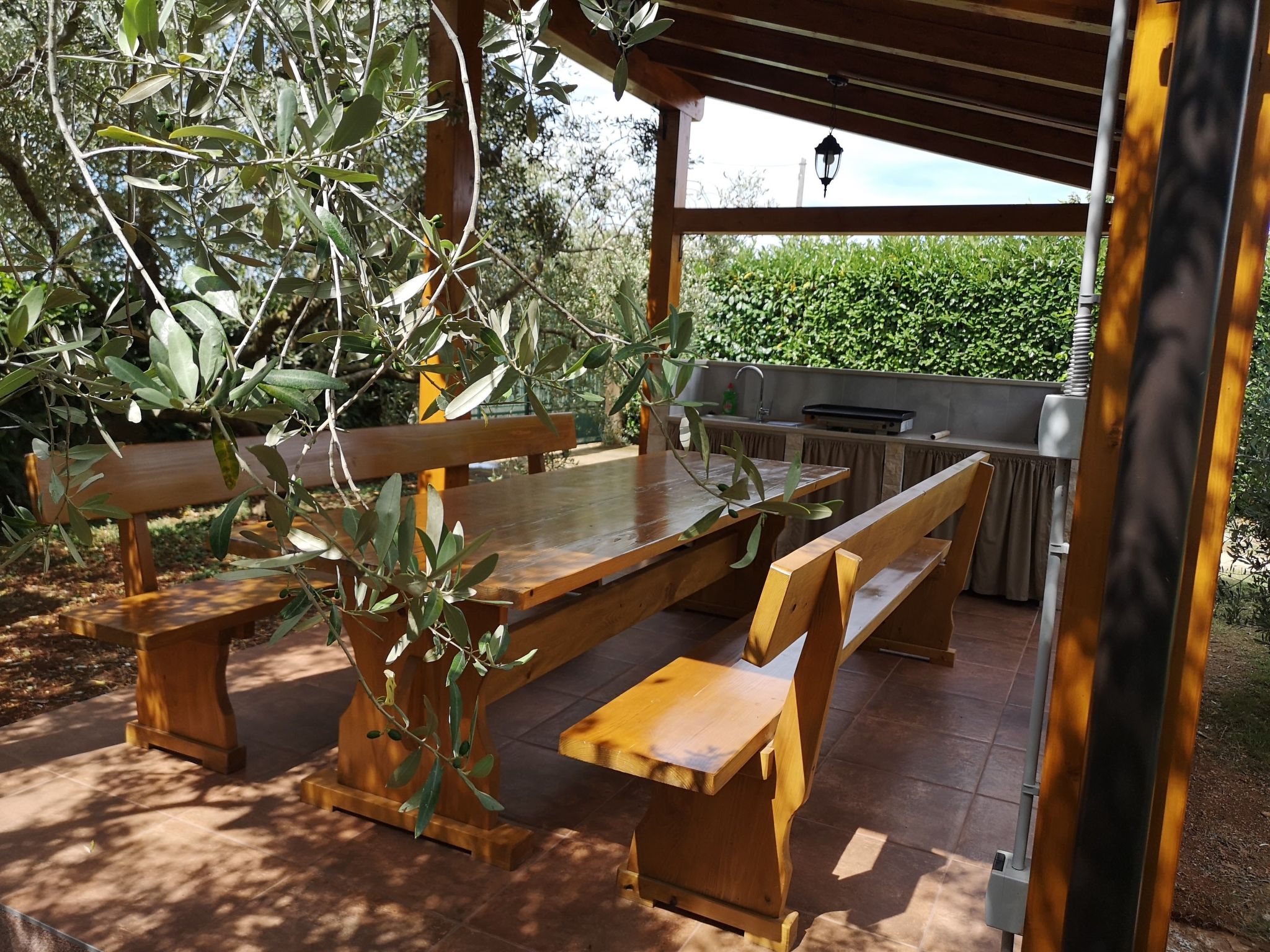 Photo of mit privatem Pool und Garten