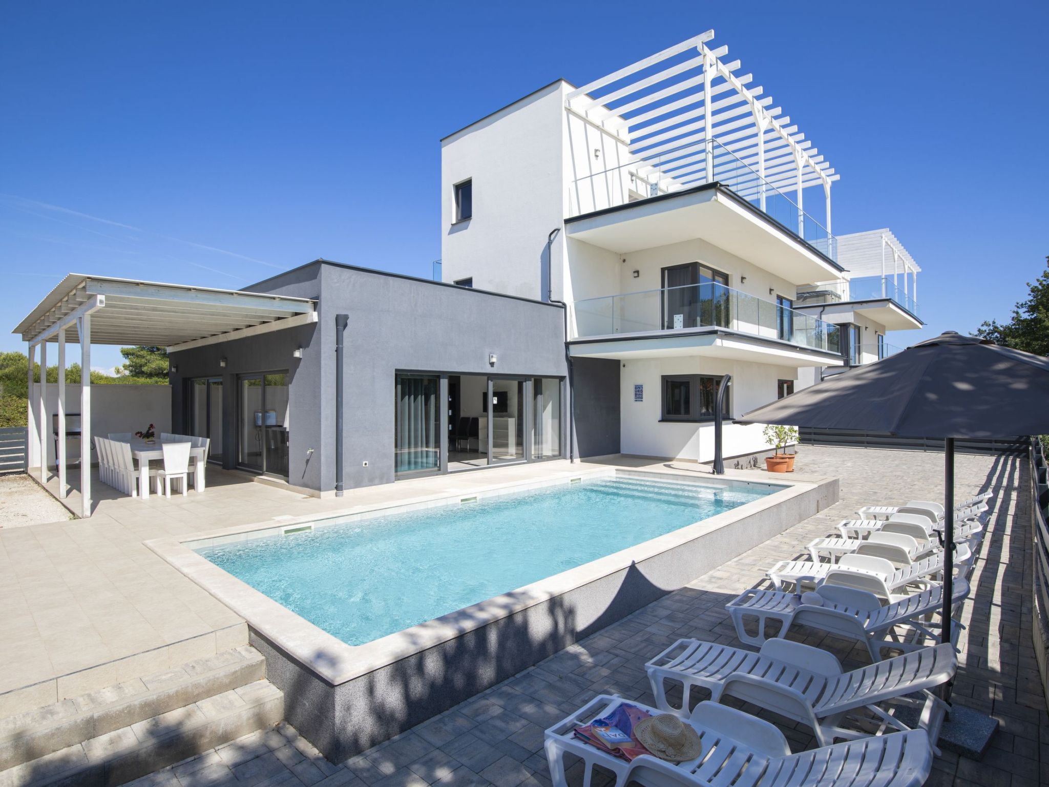 Villa Sole am Meer mit Pool, Sauna, Whirlpool-Drinnen