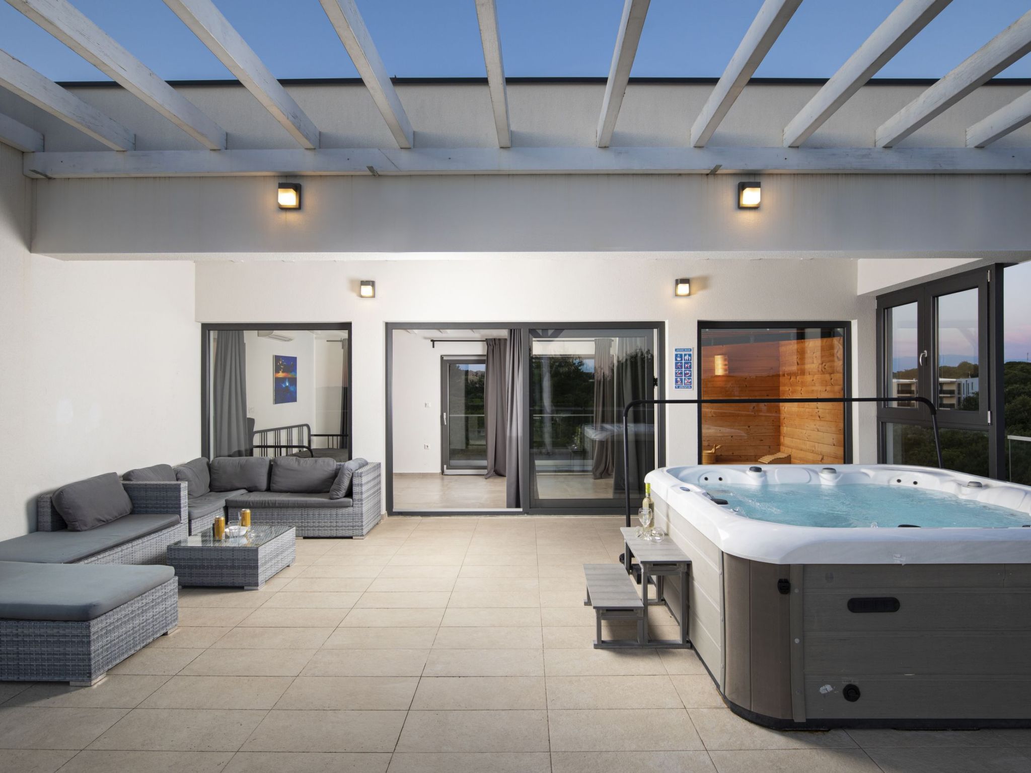 Villa Sole am Meer mit Pool, Sauna, Whirlpool-Drinnen