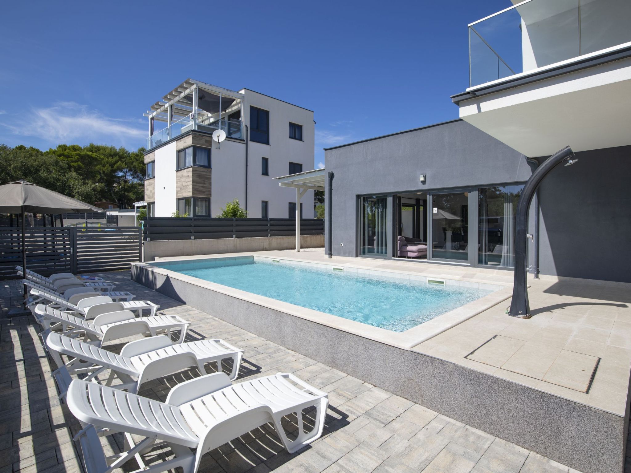 Villa Sole am Meer mit Pool, Sauna, Whirlpool-Drinnen