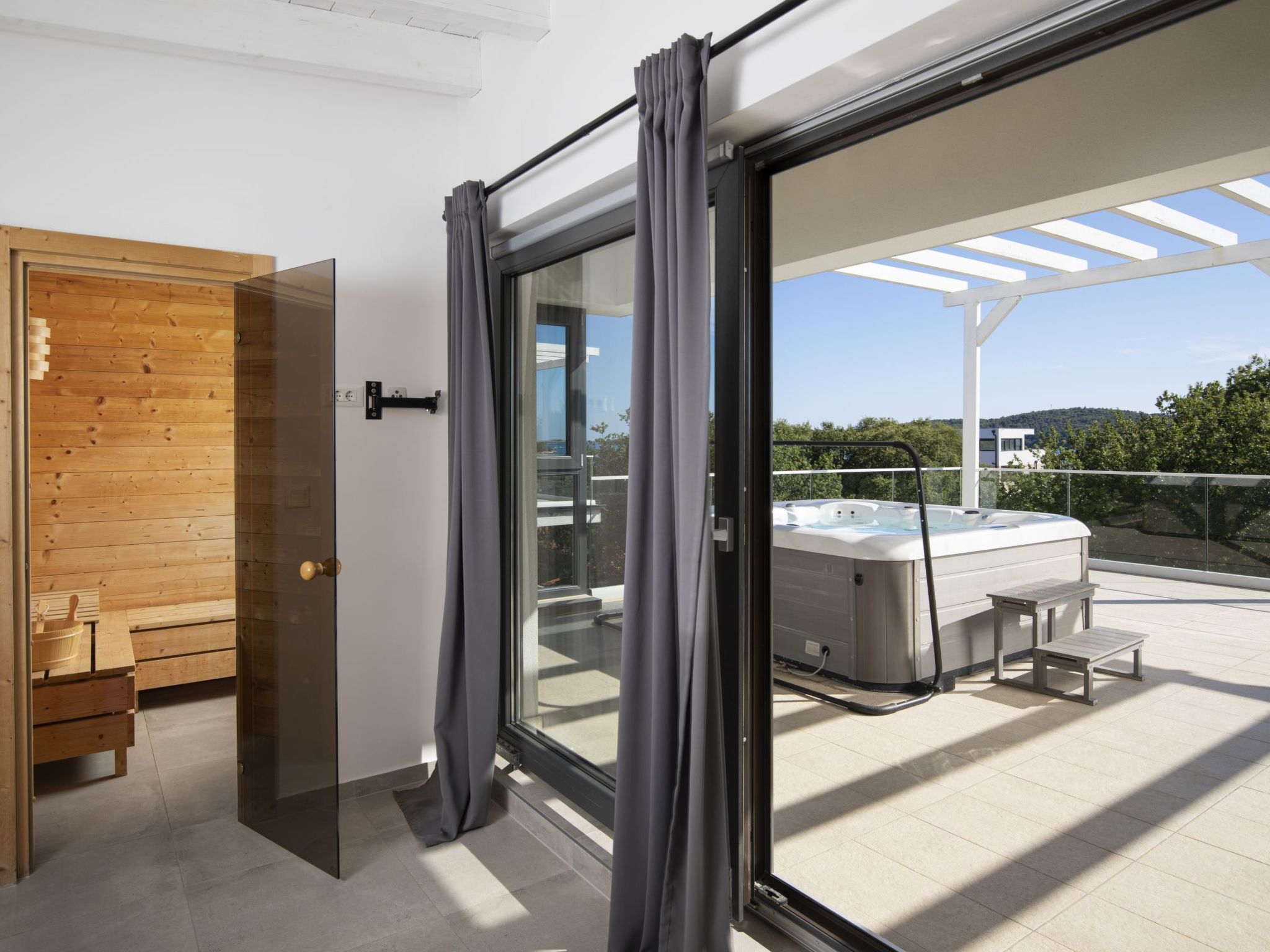 Villa Sole am Meer mit Pool, Sauna, Whirlpool-Drinnen