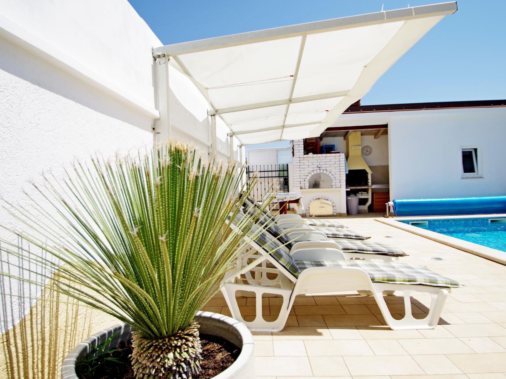 Mit privatem Pool in Vinkuran-Dedans