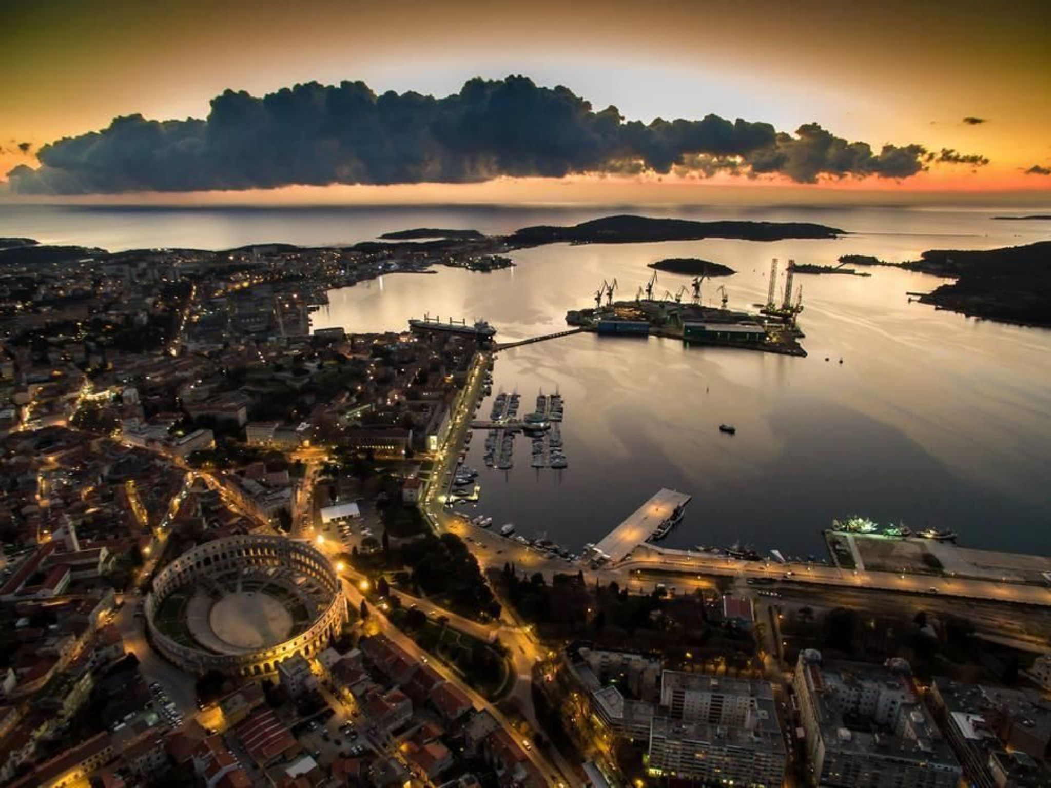 Mit privatem Pool in Vinkuran-Dehors