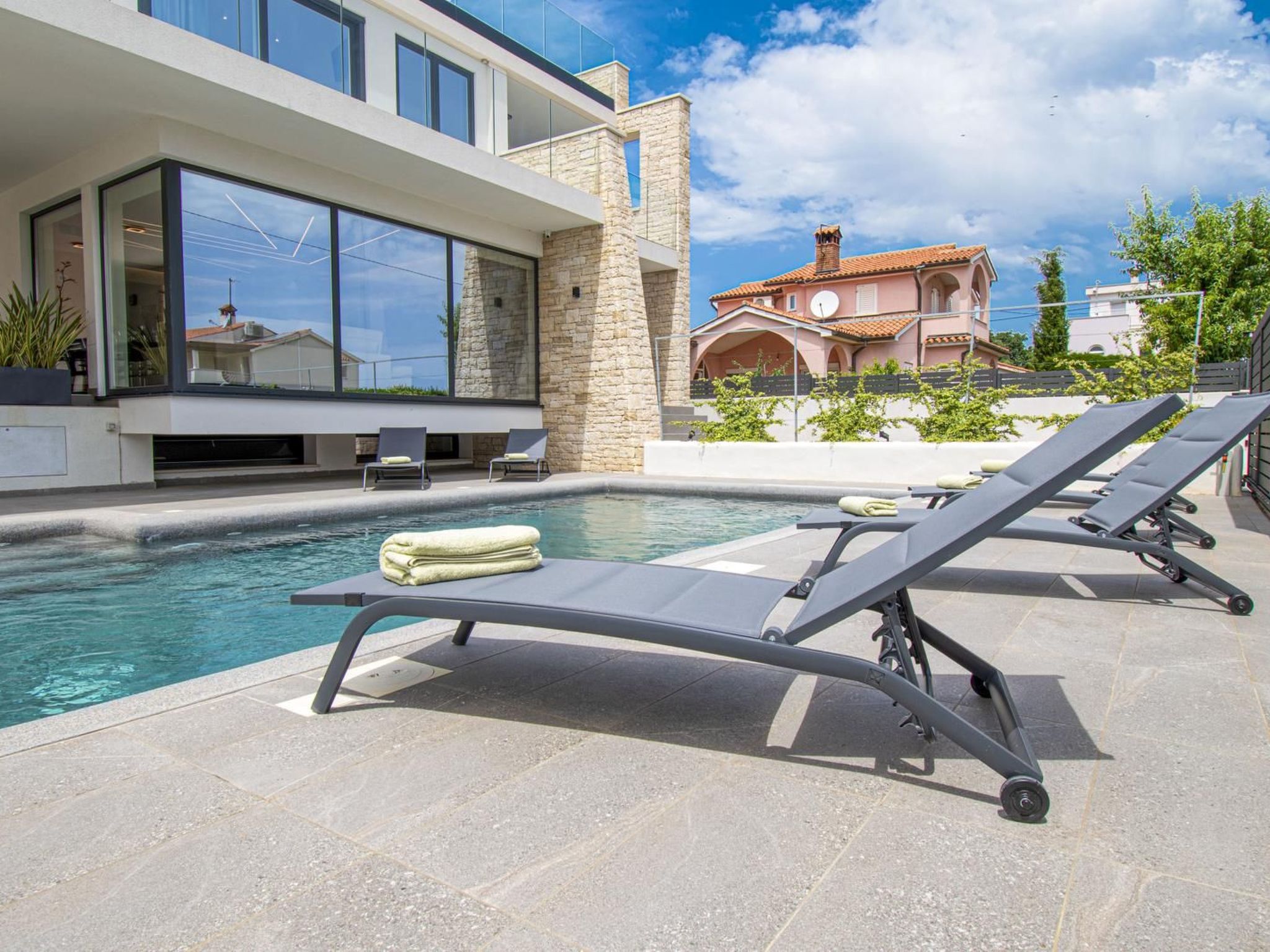 Schöne Villa im Dorf Ližnjan