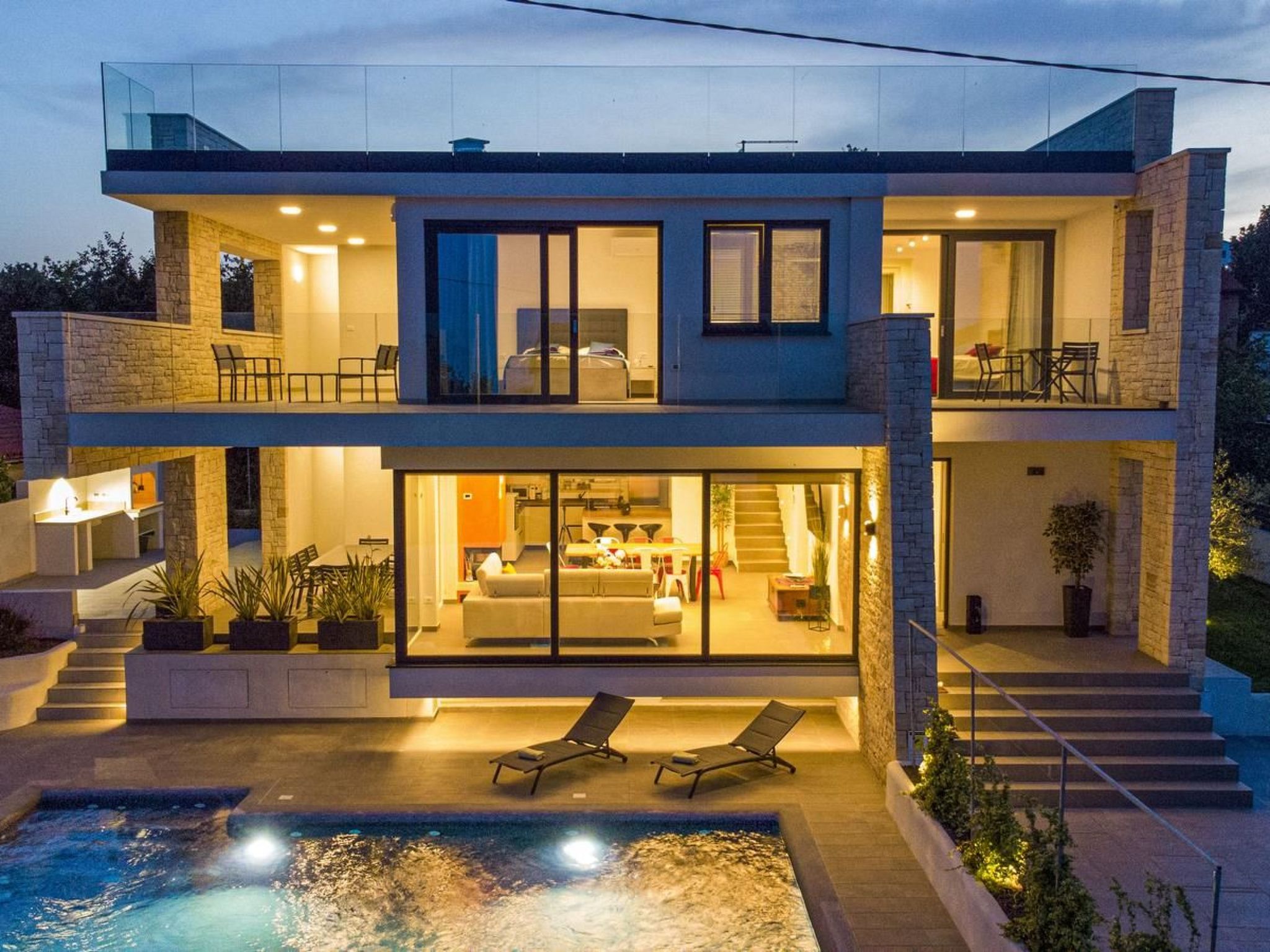 Schöne Villa im Dorf Ližnjan-Buiten