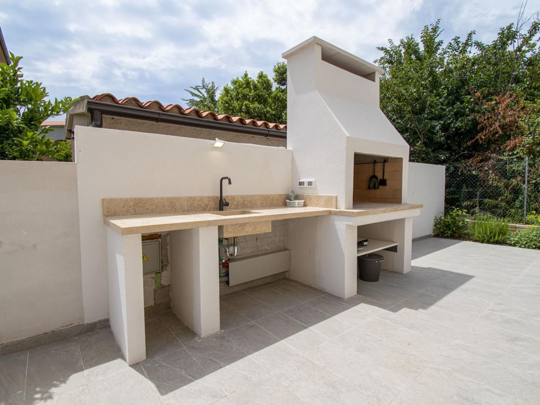 Schöne Villa im Dorf Ližnjan-Image-tags.info