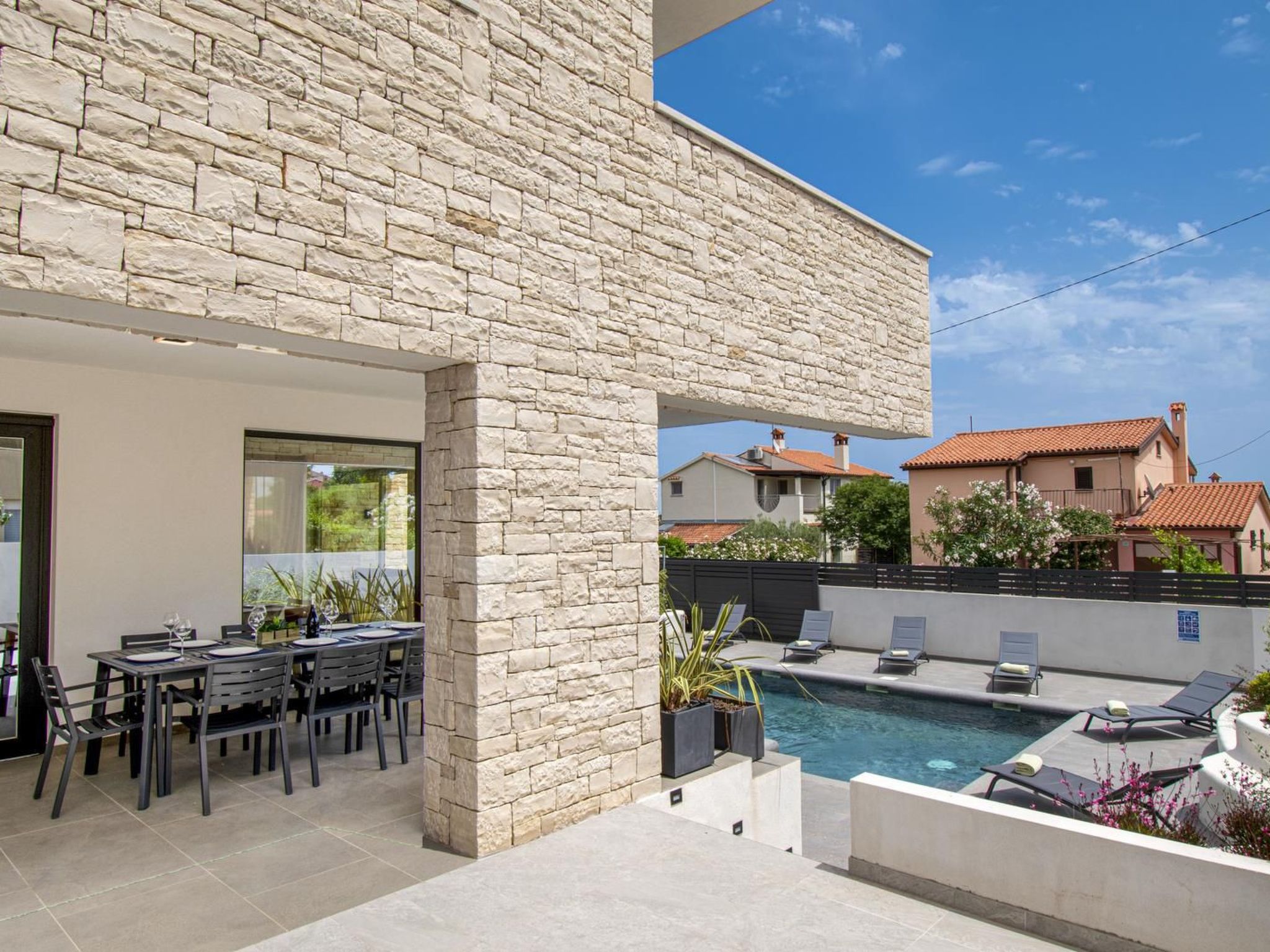 Schöne Villa im Dorf Ližnjan-Image-tags.info