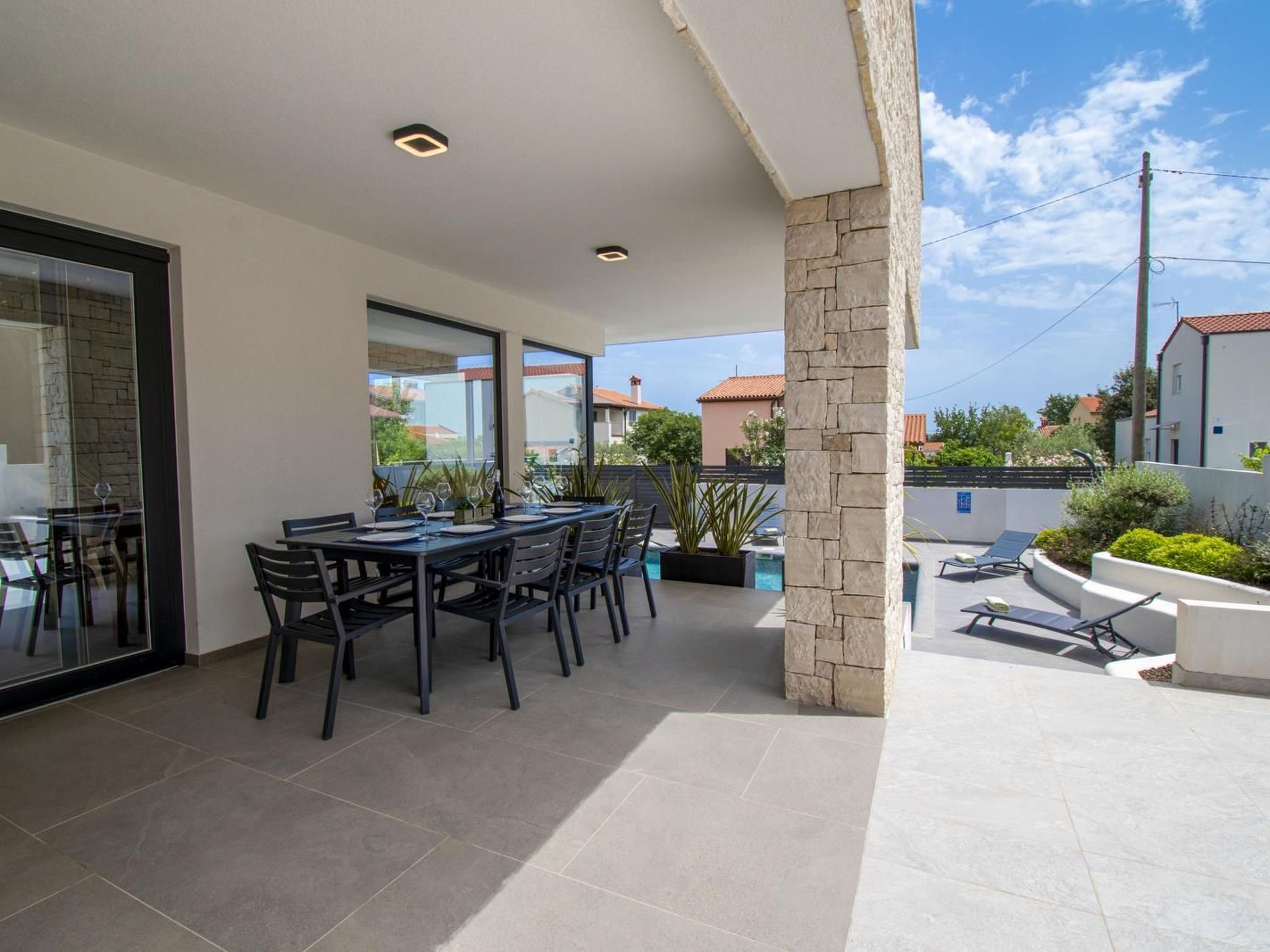 Schöne Villa im Dorf Ližnjan-Image-tags.info